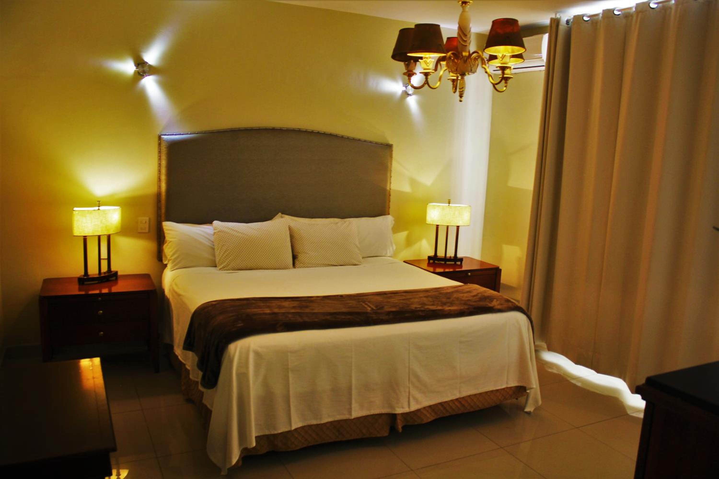 Deluxe King Room - Photo 1