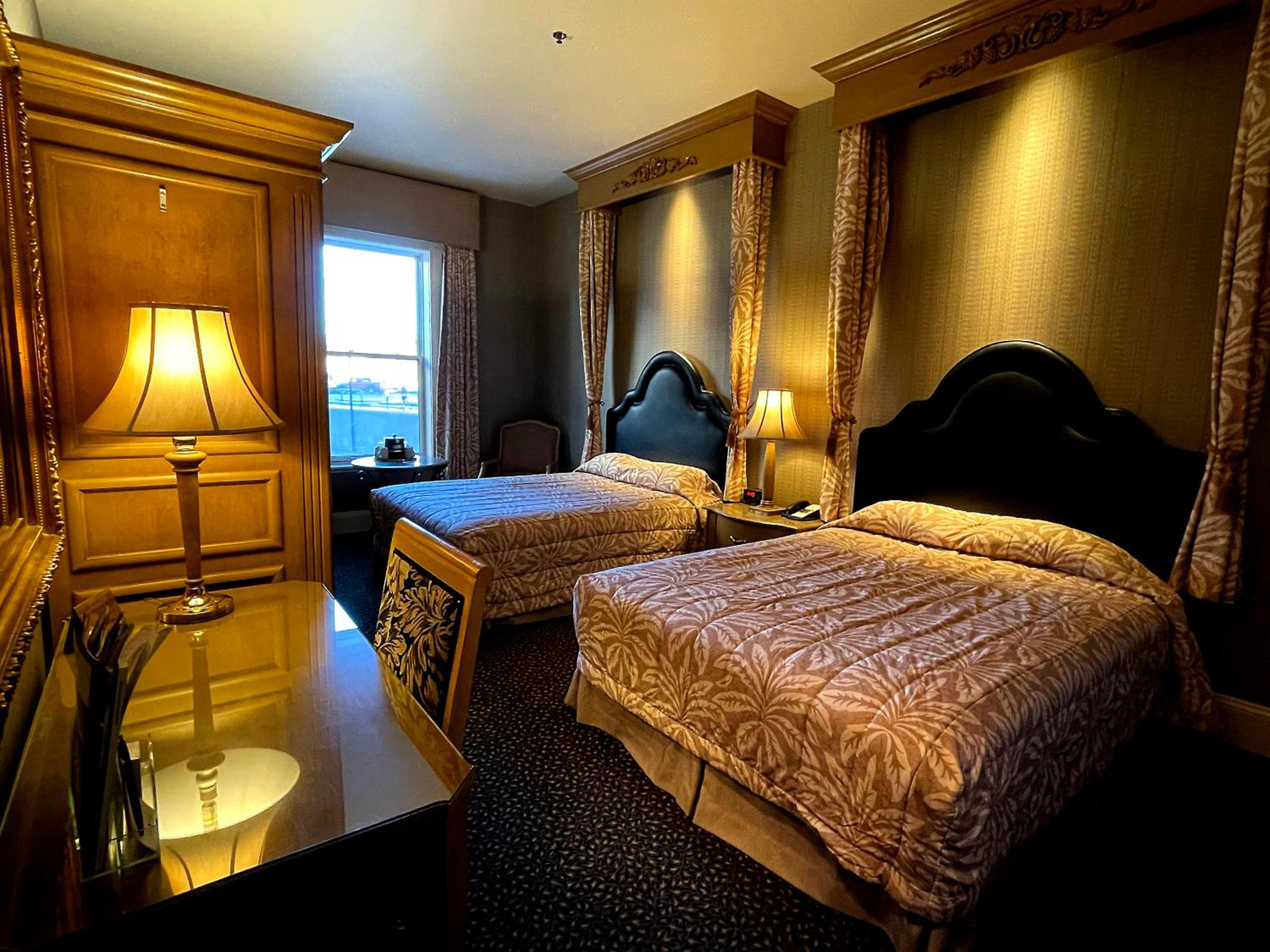 Single Queen Room