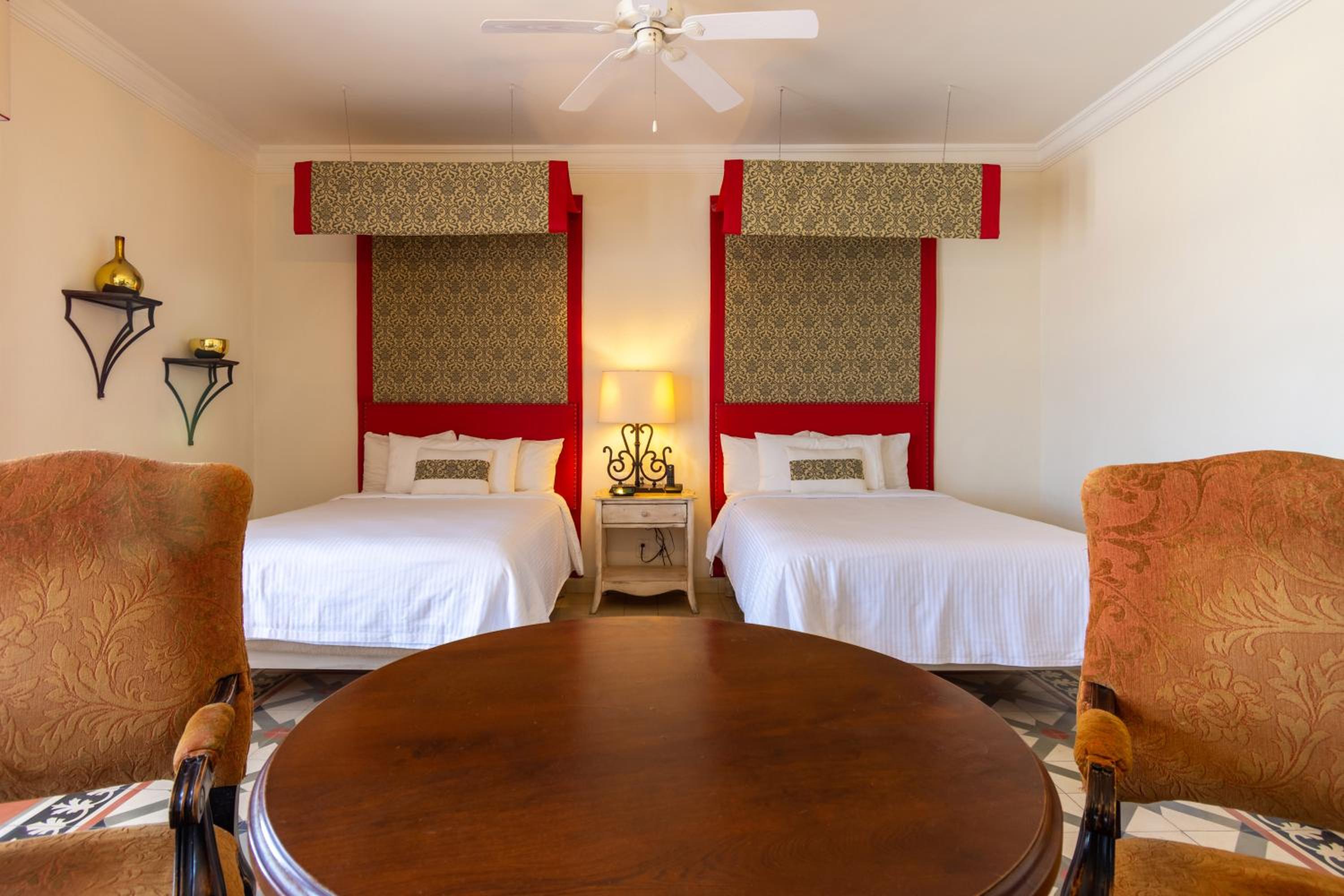 Suite with Two Double Beds - Photo 16