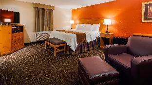 Queen Room with Two Queen Beds, Partial Ocean View and Pool View - Non-Smoking - Photo 1