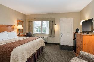 Queen Room with Two Queen Beds, Partial Ocean View and Pool View - Non-Smoking - Photo 11