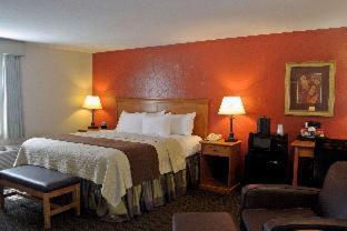 Queen Room with Two Queen Beds, Partial Ocean View and Pool View - Non-Smoking - Photo 10