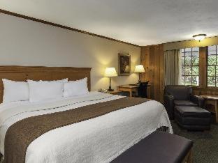 Queen Room with Two Queen Beds, Partial Ocean View and Pool View - Non-Smoking - Photo 6
