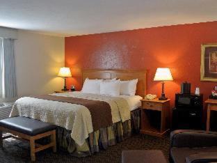 Queen Room with Two Queen Beds, Partial Ocean View and Pool View - Non-Smoking - Photo 5