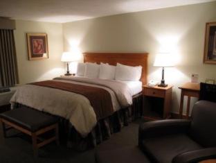 Queen Room with Two Queen Beds, Partial Ocean View and Pool View - Non-Smoking - Photo 2