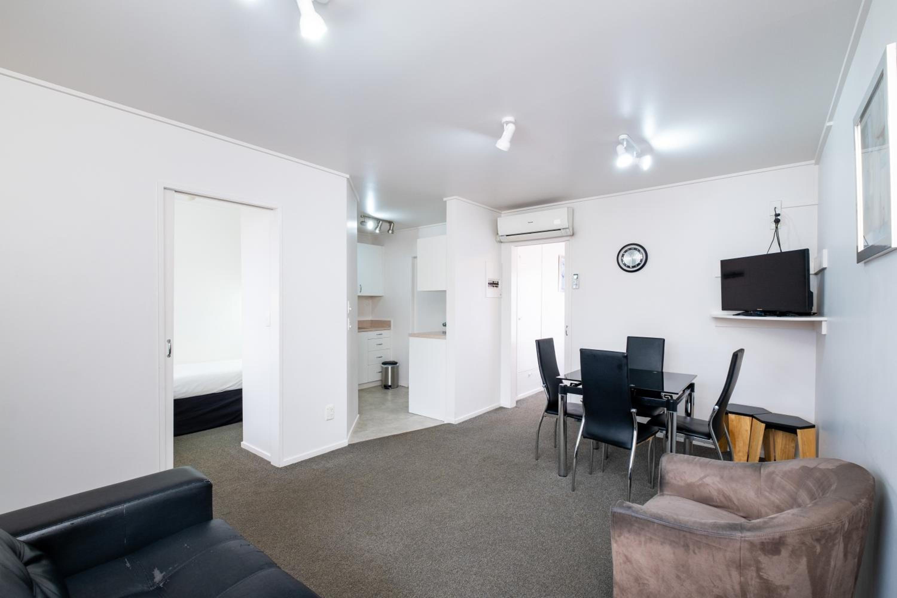 Two-Bedroom Apartment photo 3
