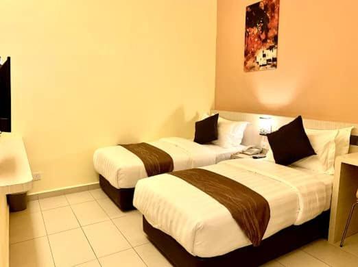 Standard Twin Room - Photo 5