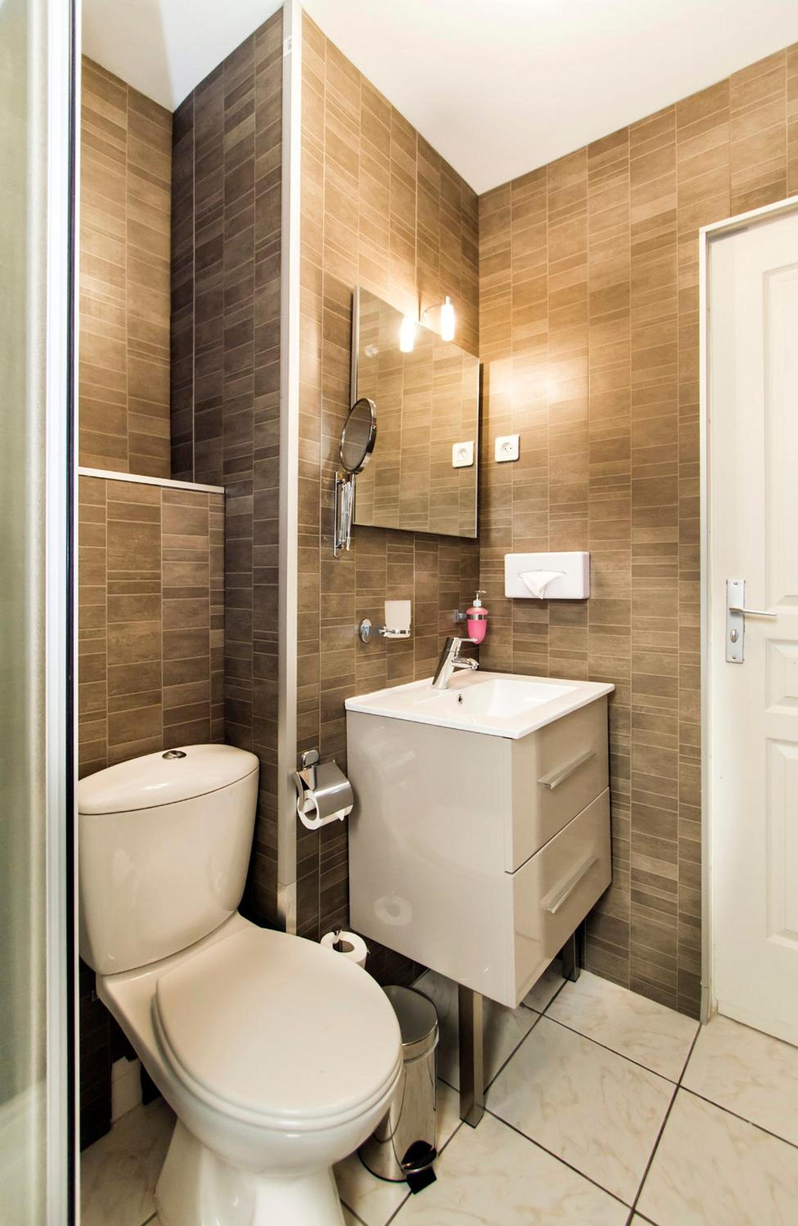 Standard One-Bedroom Apartment - Photo 3