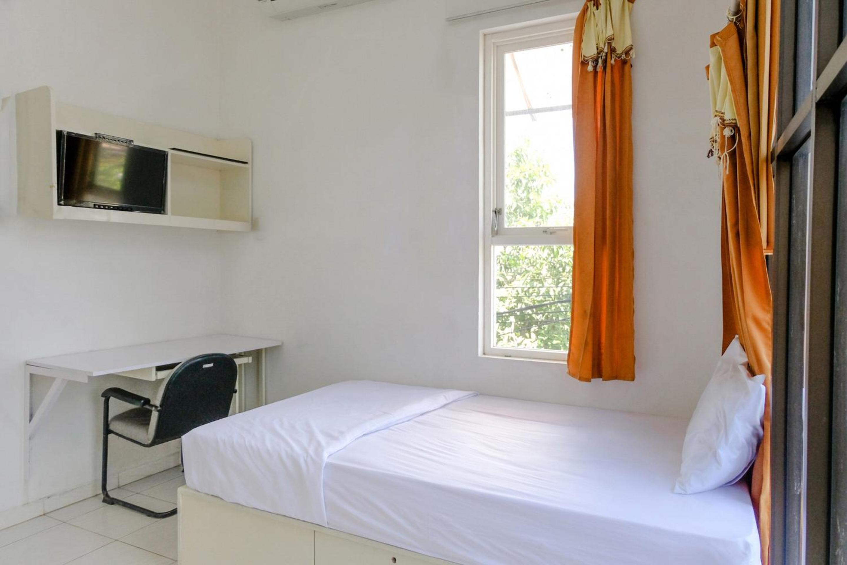 Budget Single Room photo 3