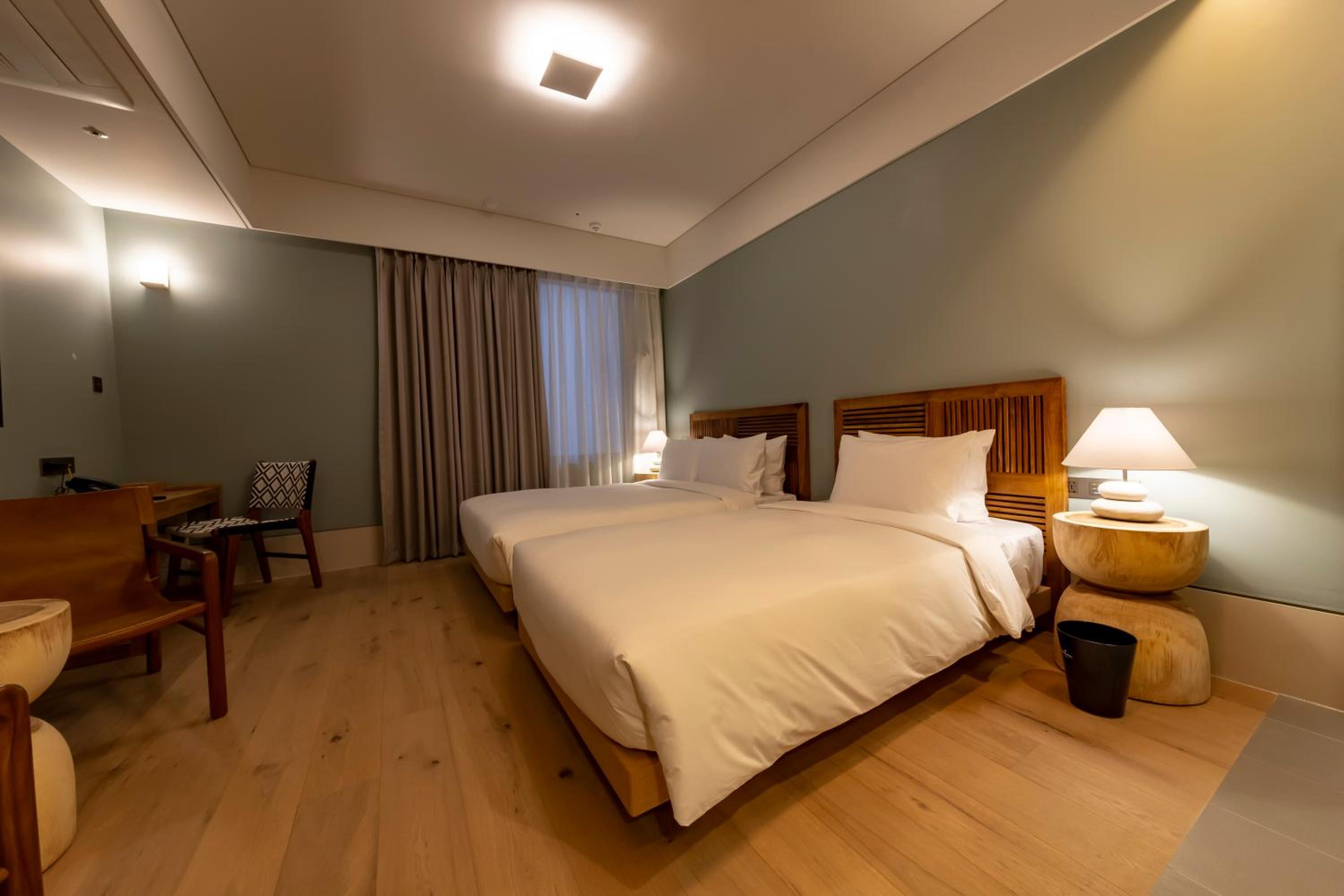 Premium Twin Room - Photo 4