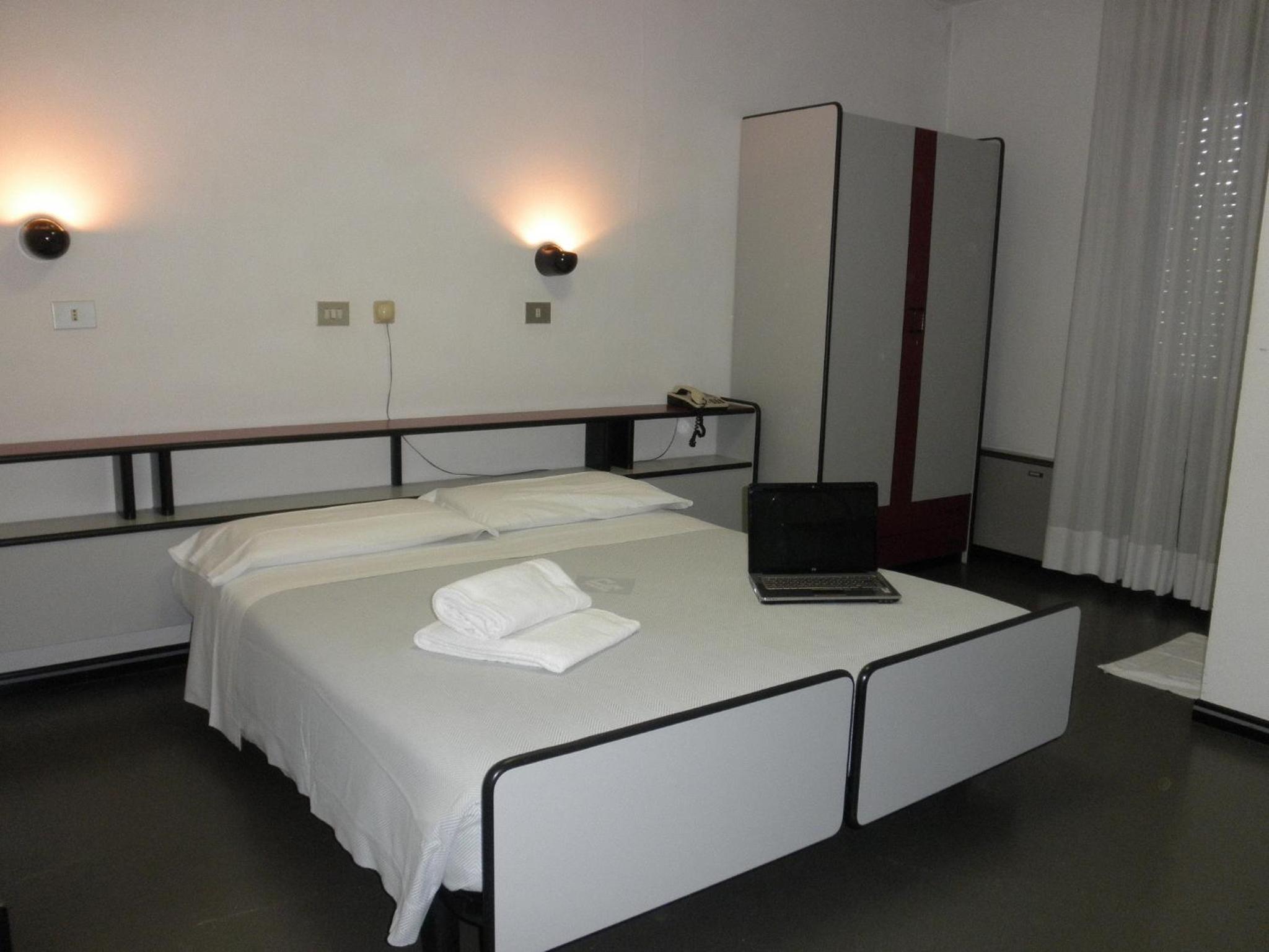 Double or Twin Room - Photo 13