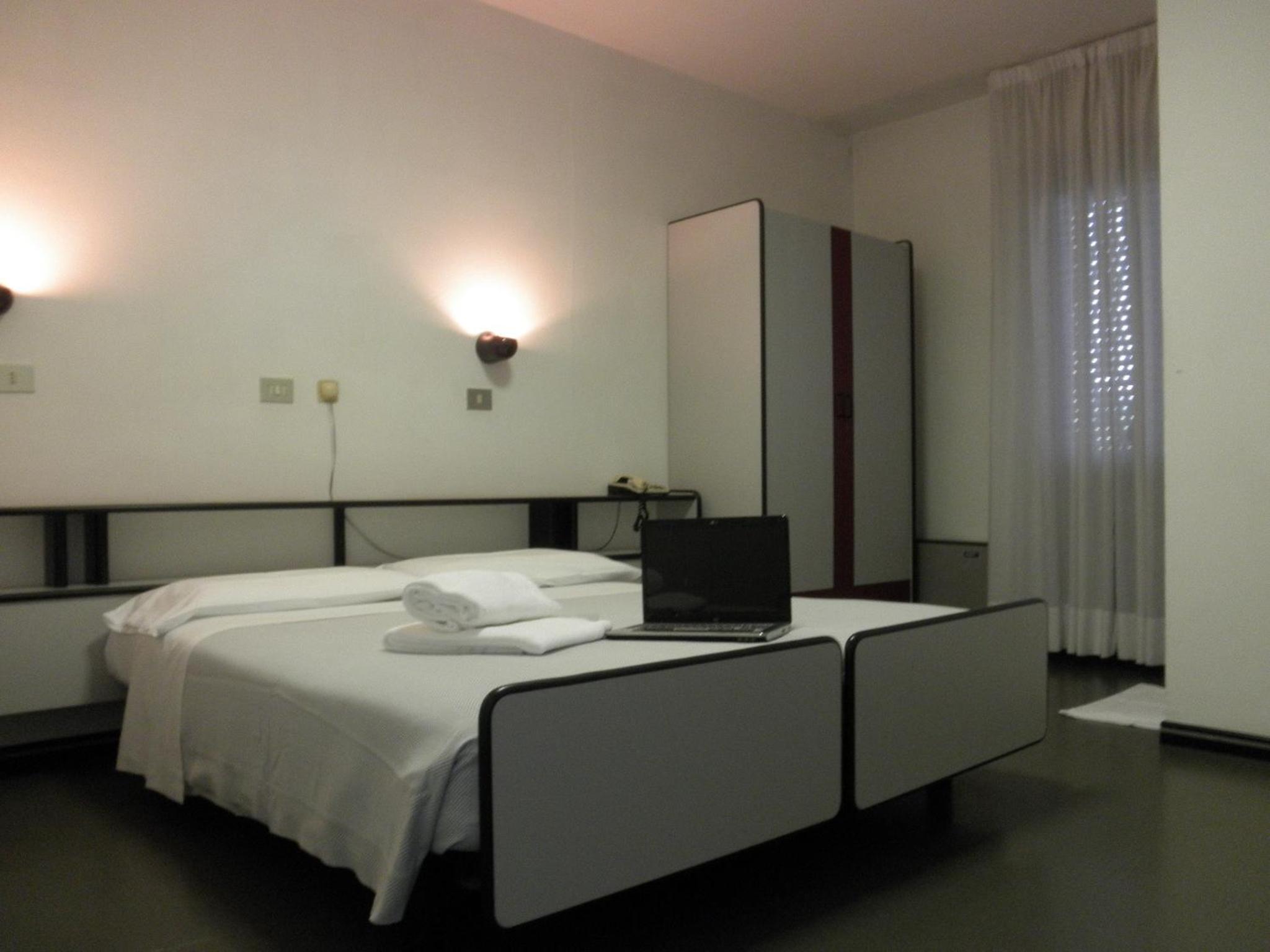 Double or Twin Room - Photo 14