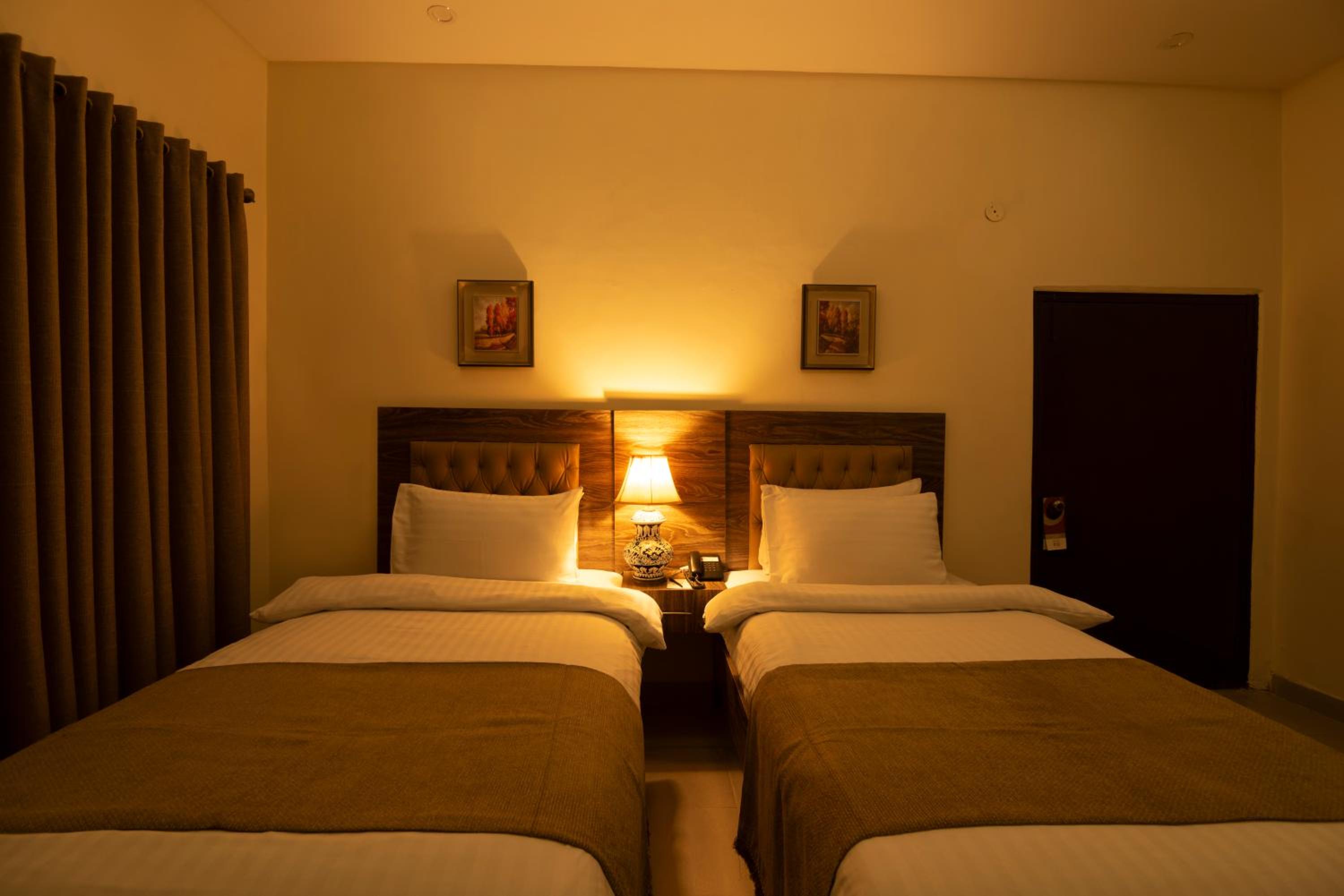 Deluxe Twin Room photo 3