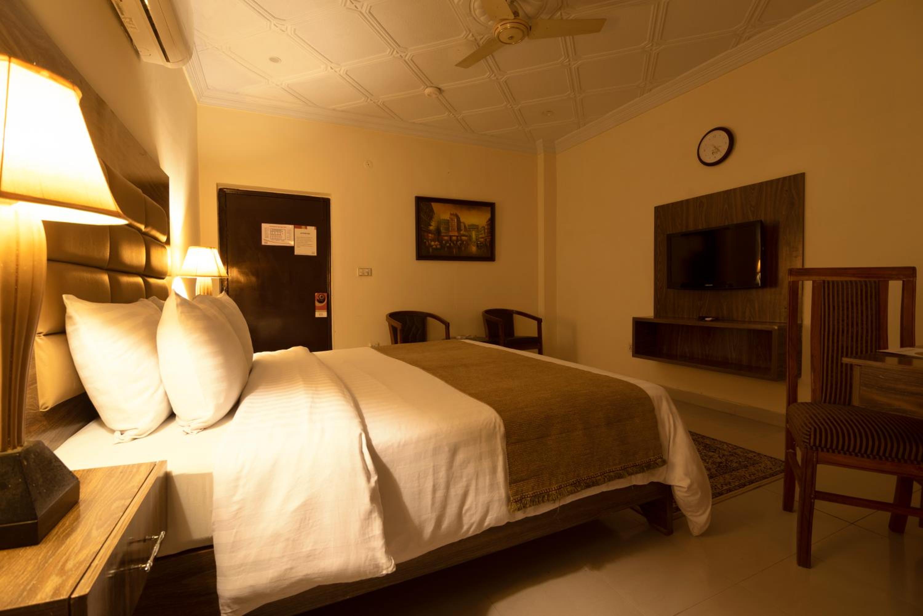Deluxe Double Room photo 3