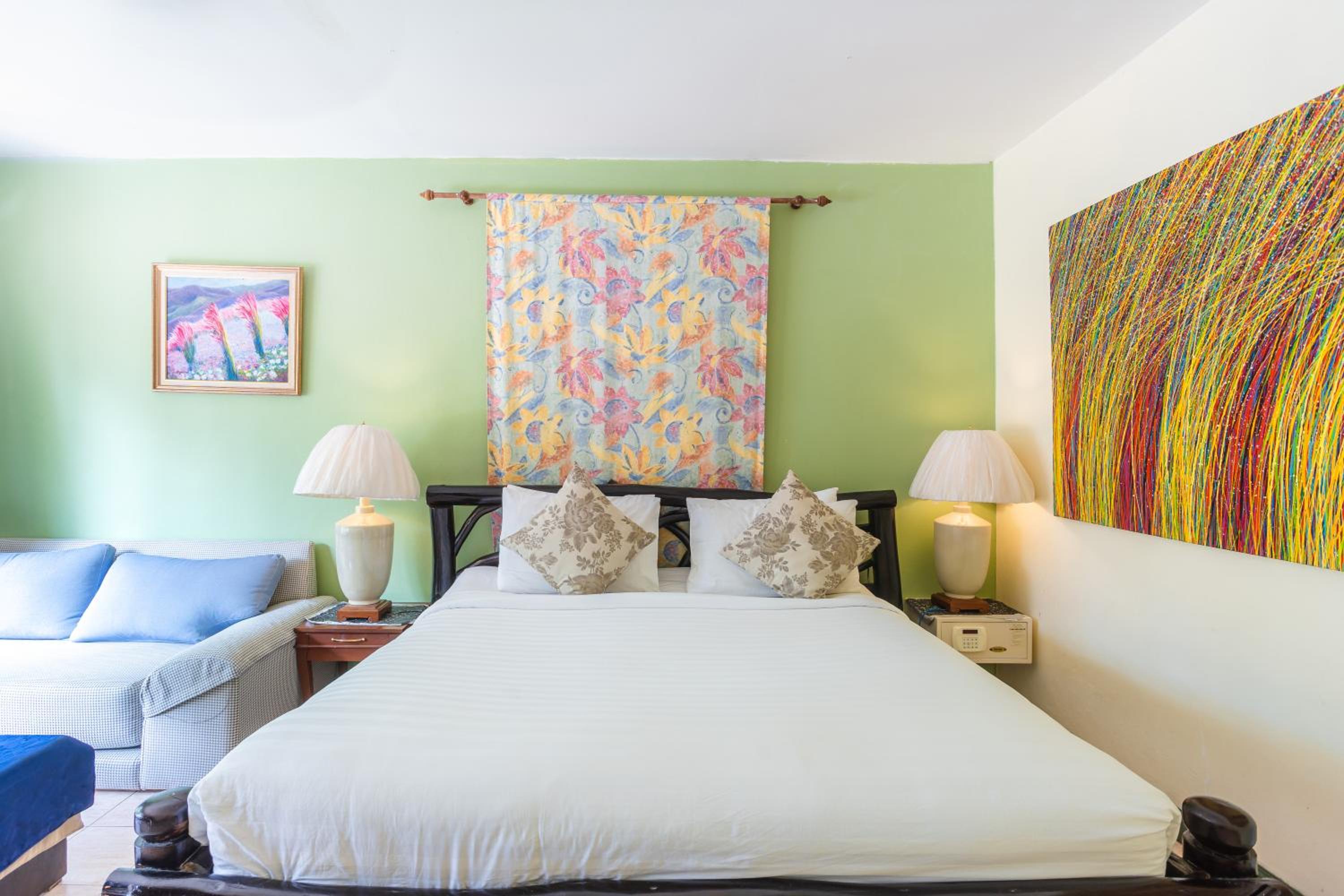 Suite - Photo 3
