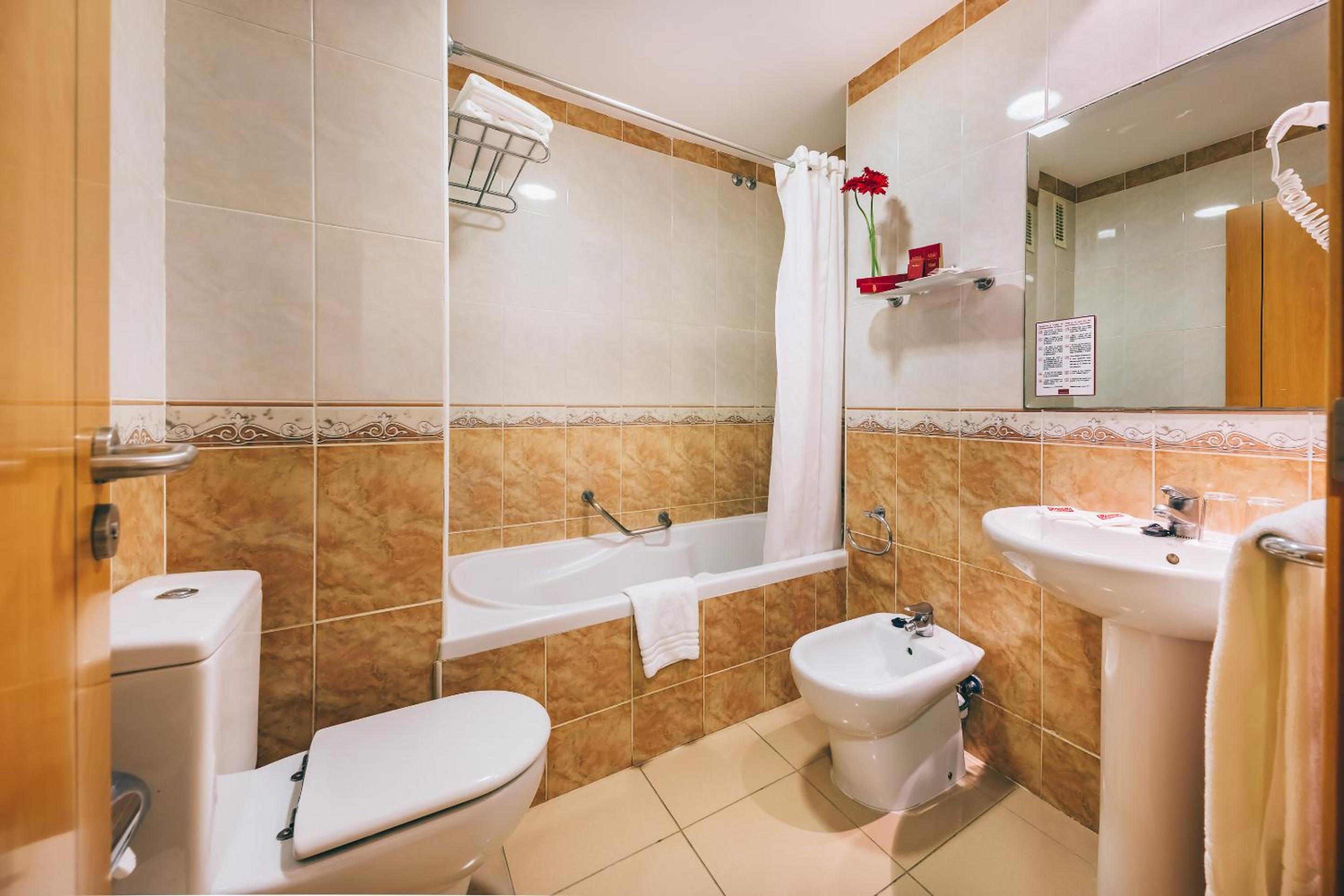 Double Room with Terrace thumbnail 6