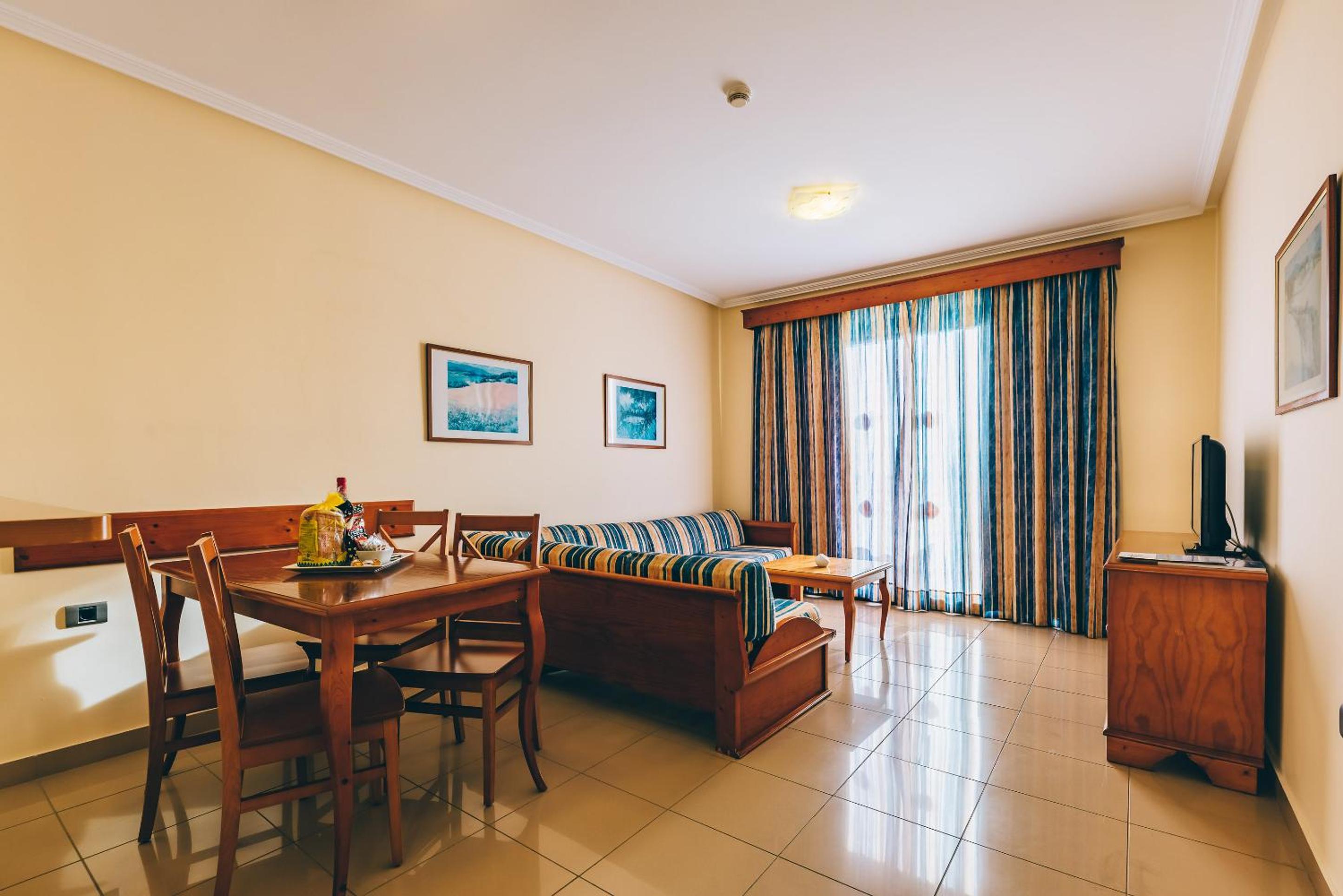 Junior Suite (2 Adults)