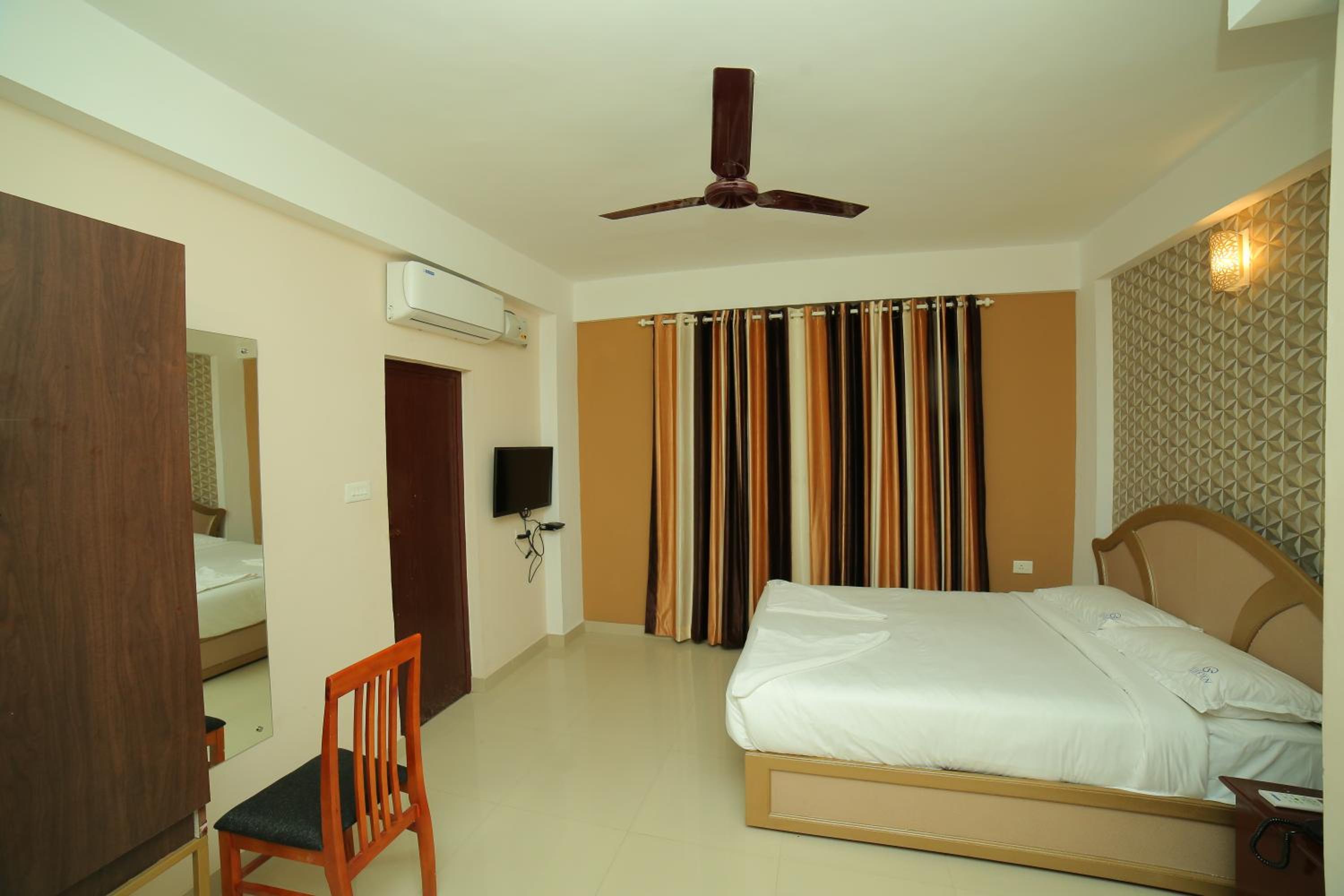 Deluxe Family Room - Photo 1