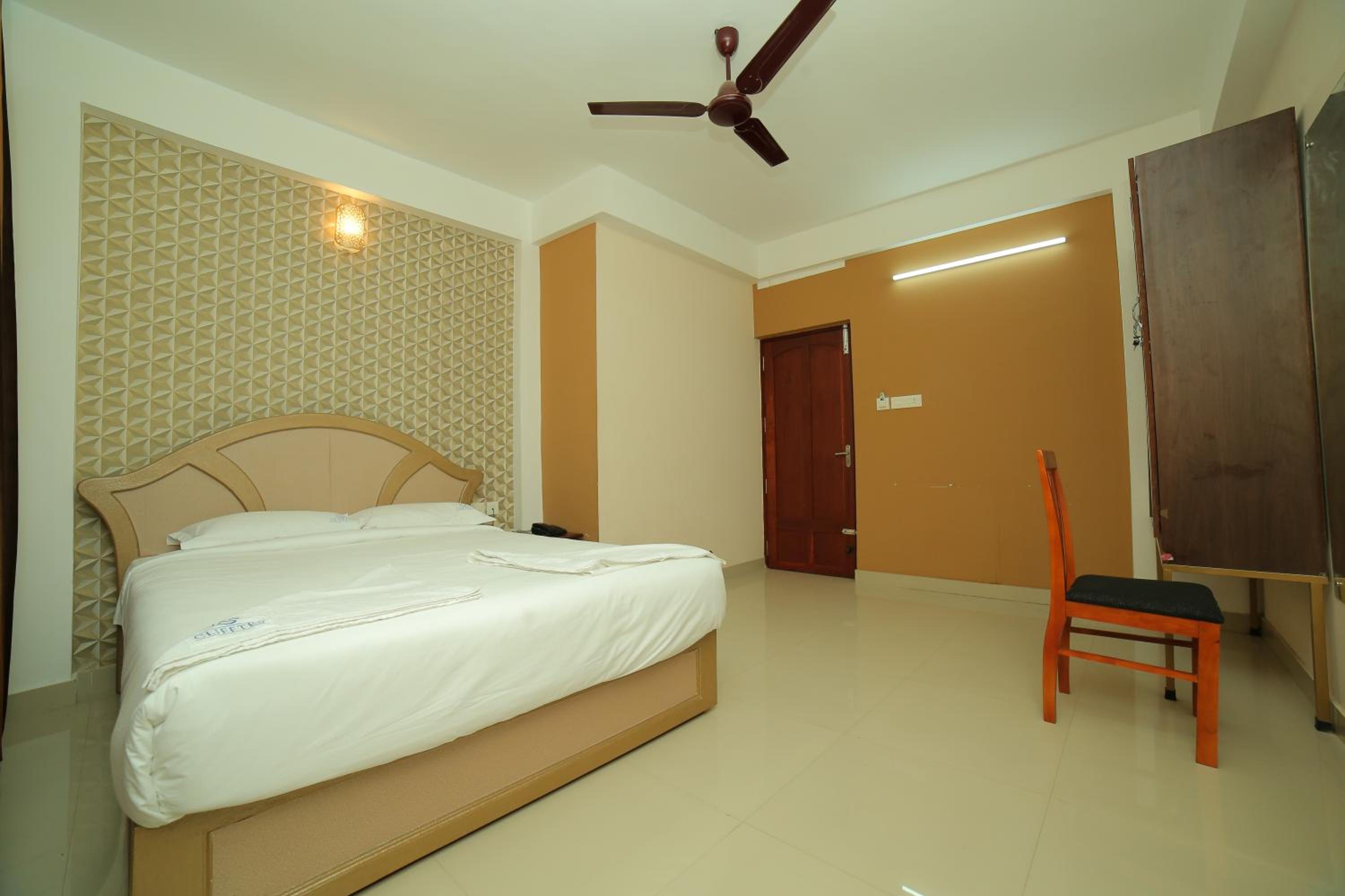 Deluxe Family Room - Photo 10