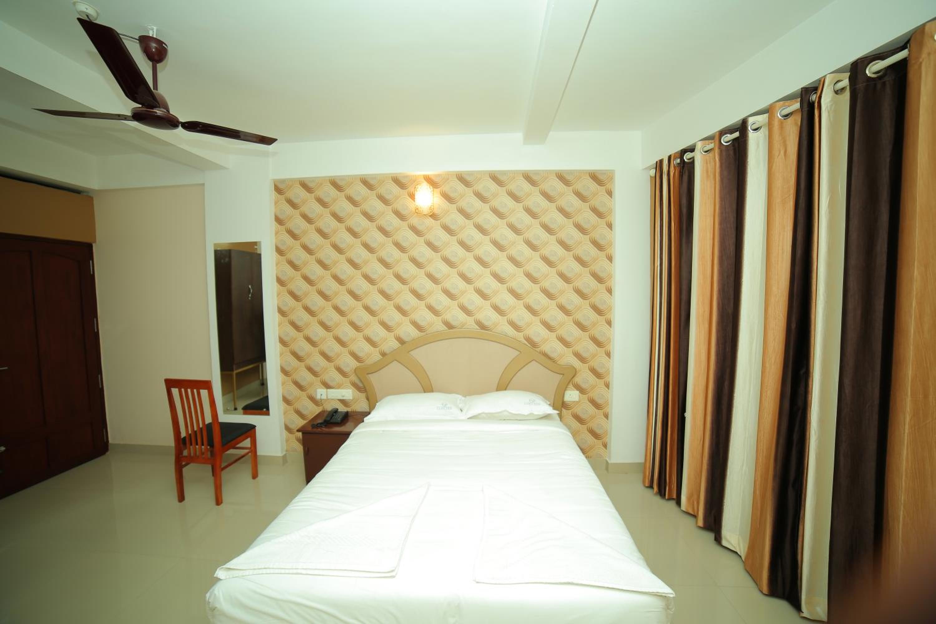 Deluxe Family Room - Photo 8