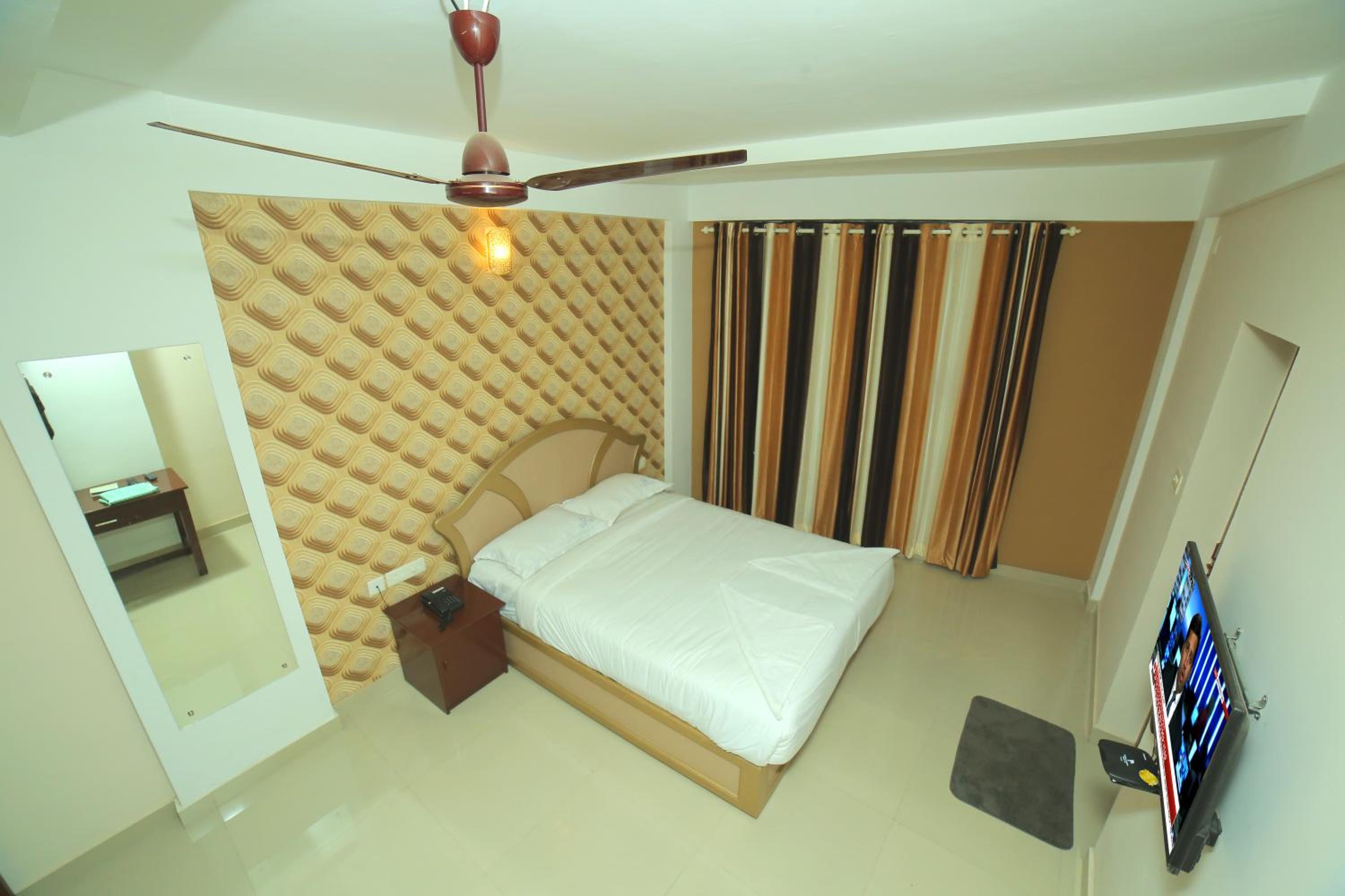 Deluxe Family Room - Photo 6