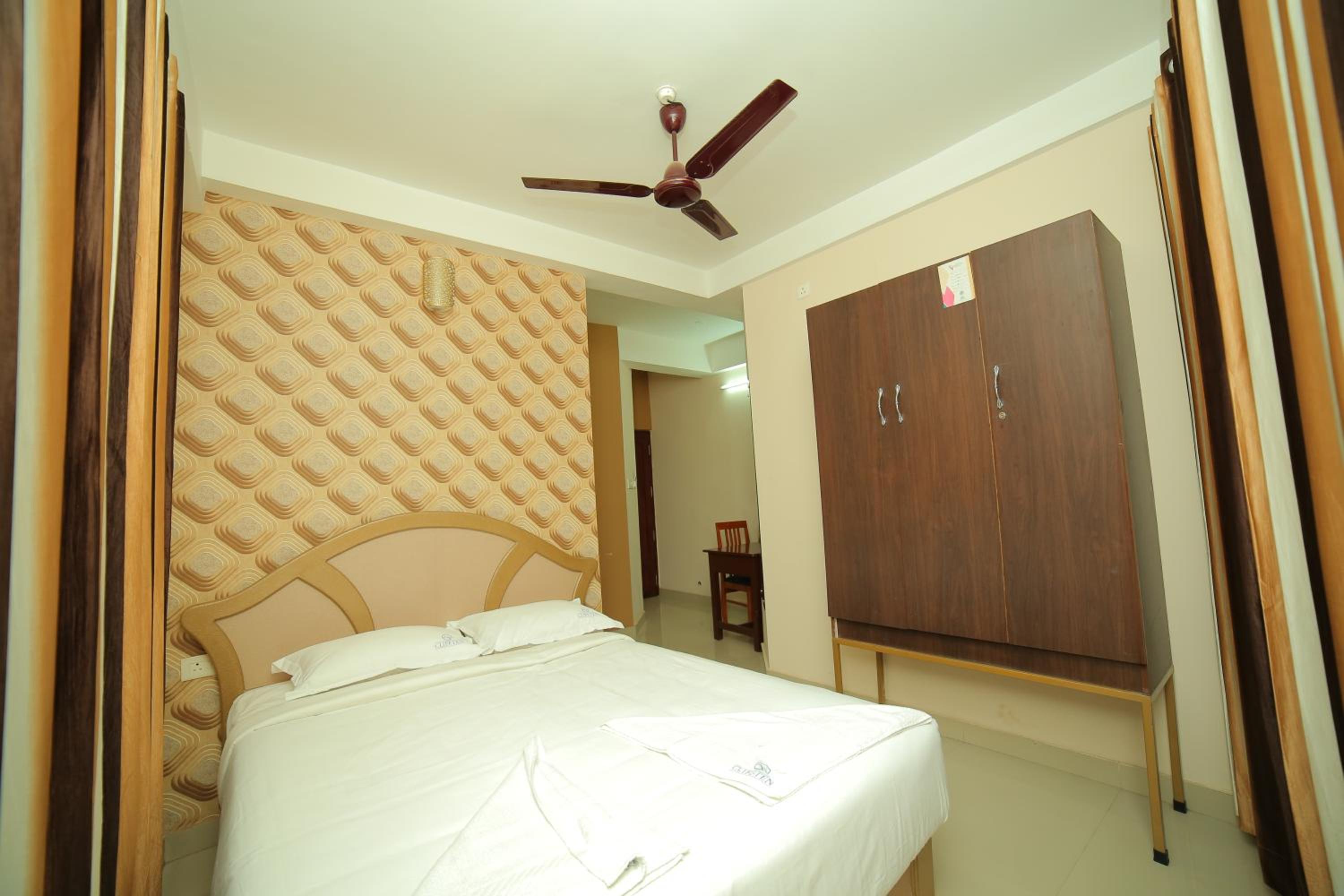 Deluxe Family Room - Photo 3