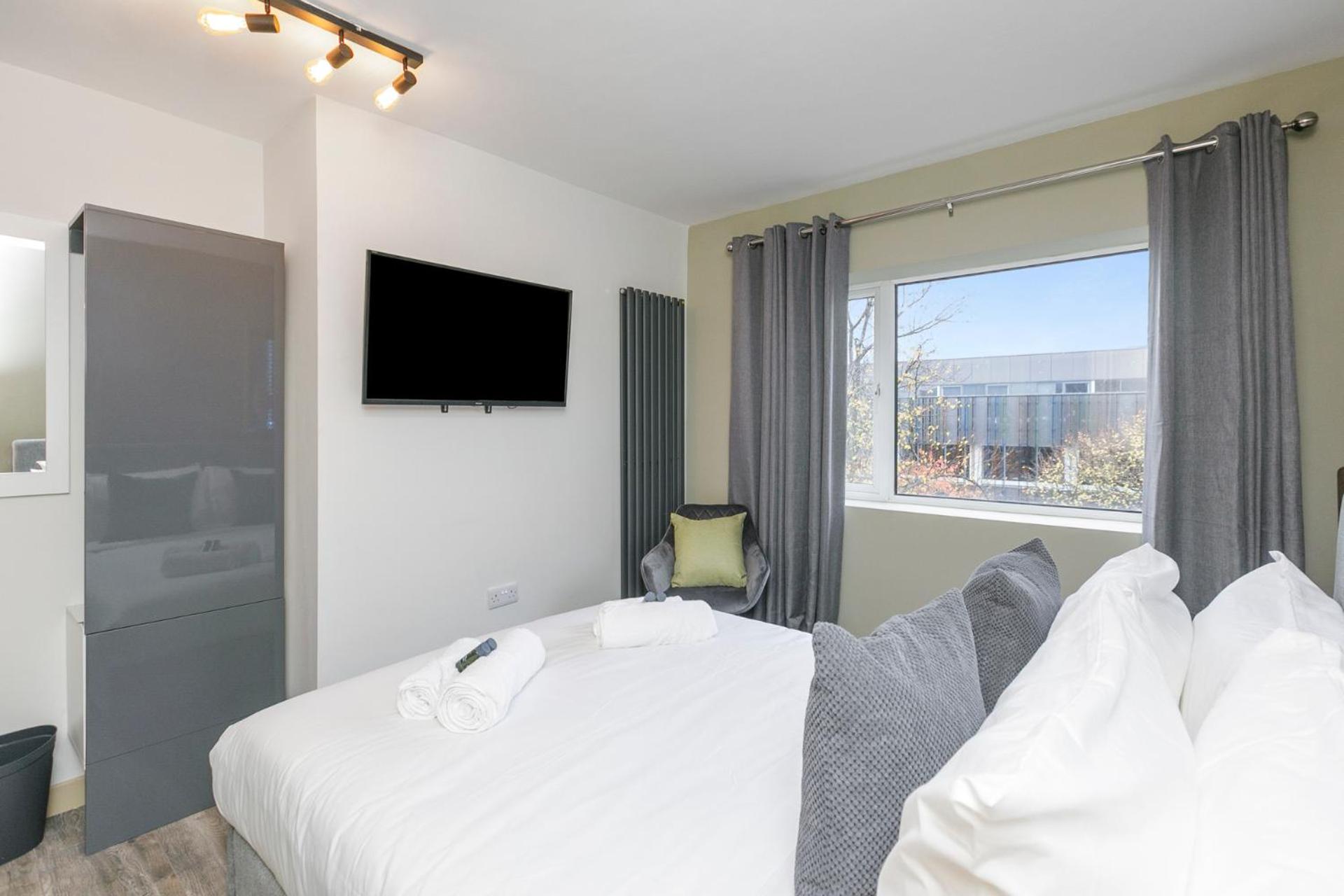 Deluxe King Room photo 1