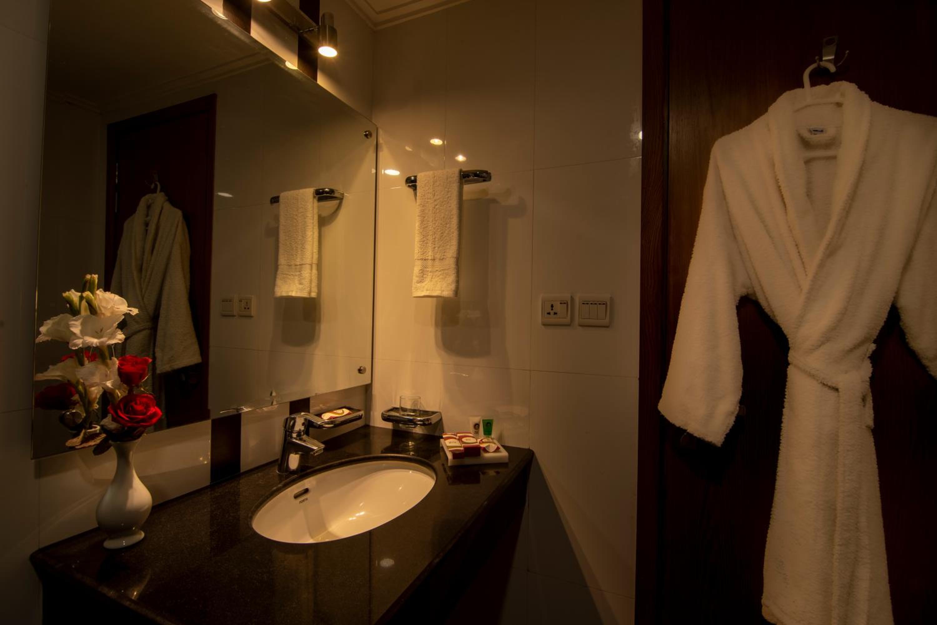 Suite - Photo 6