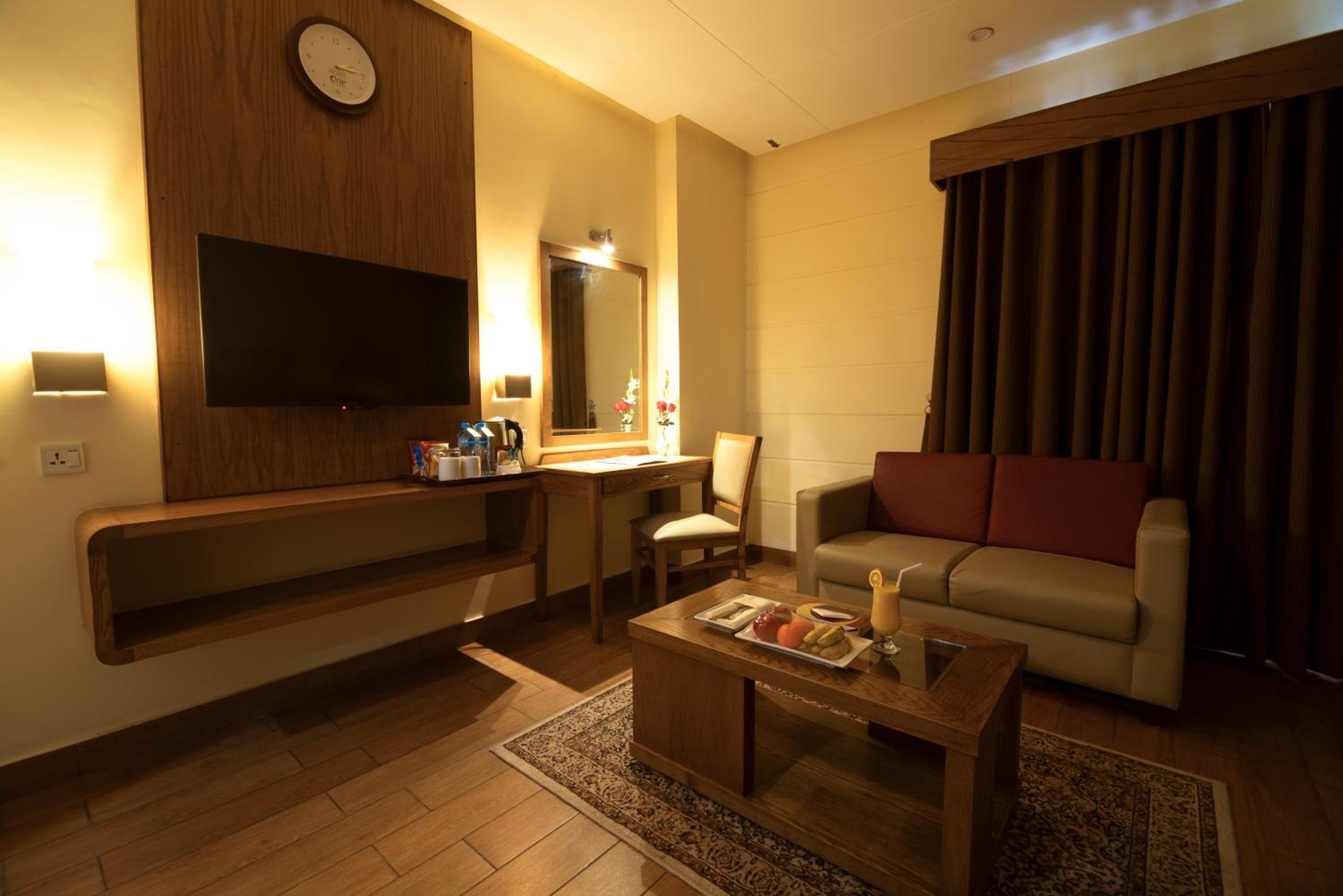 Suite - Photo 8