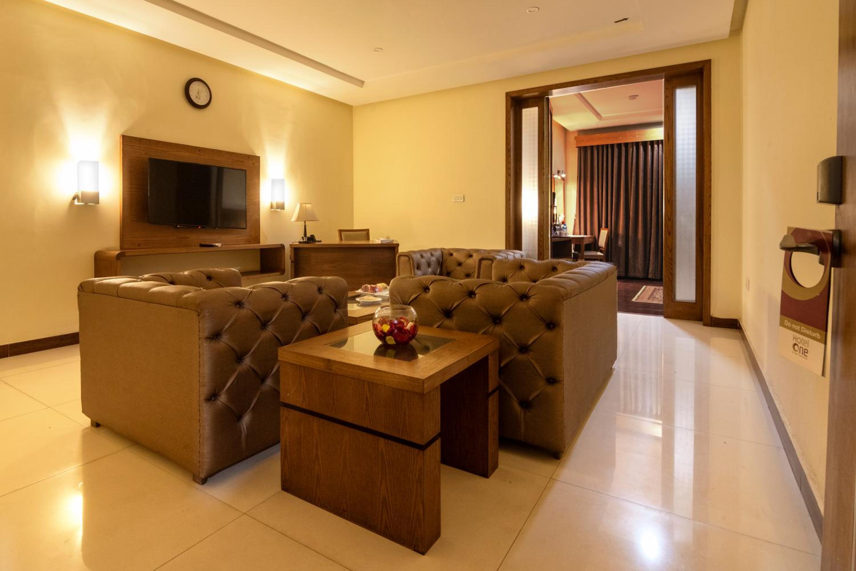 Suite - Photo 5