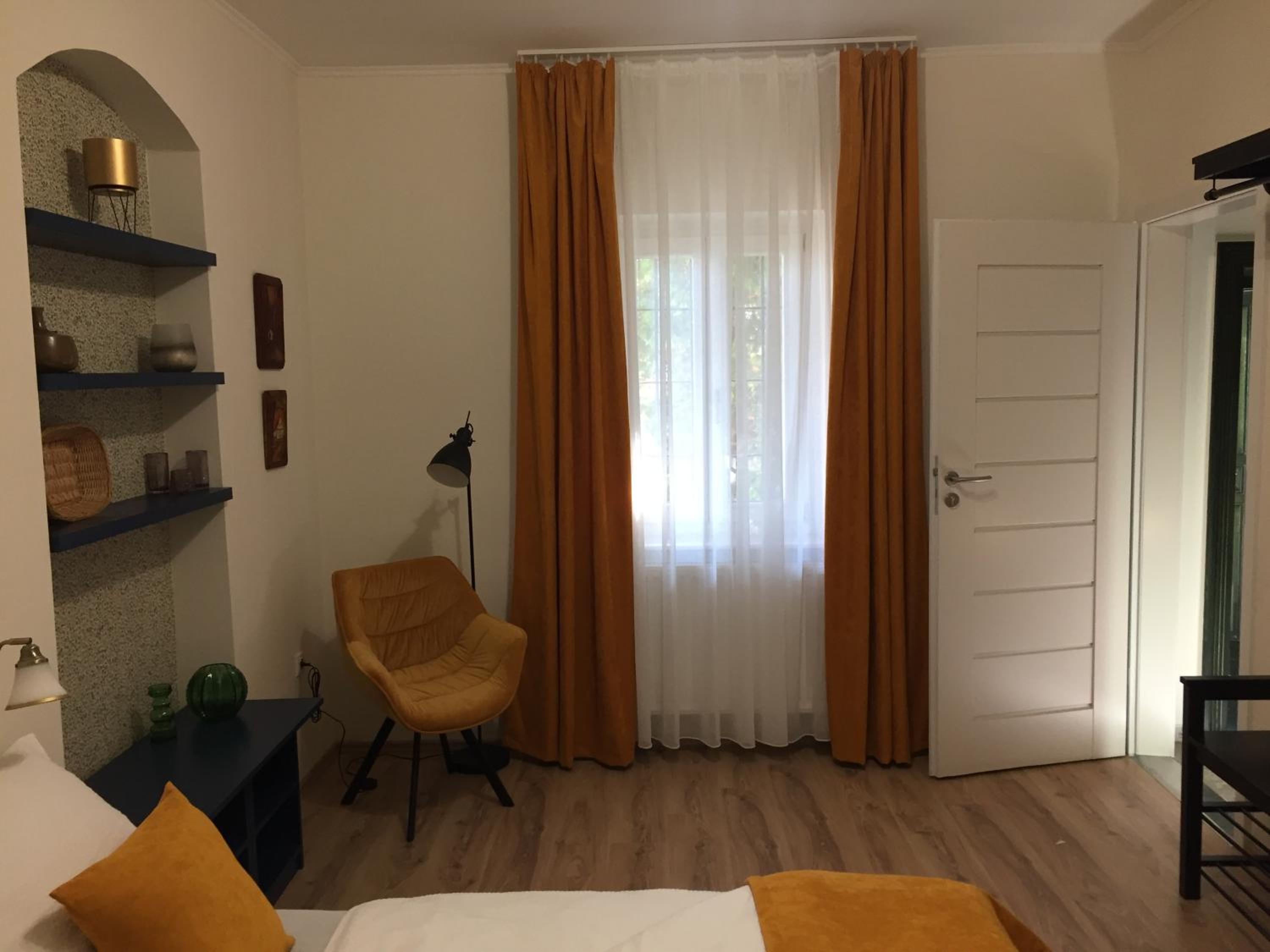 Economy Twin Room photo 2