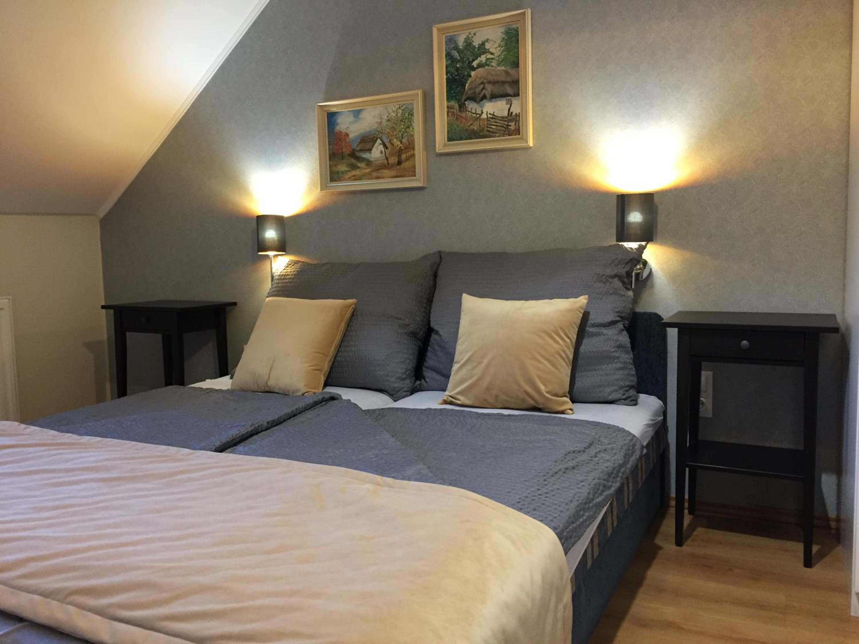 Small Twin Room photo 1