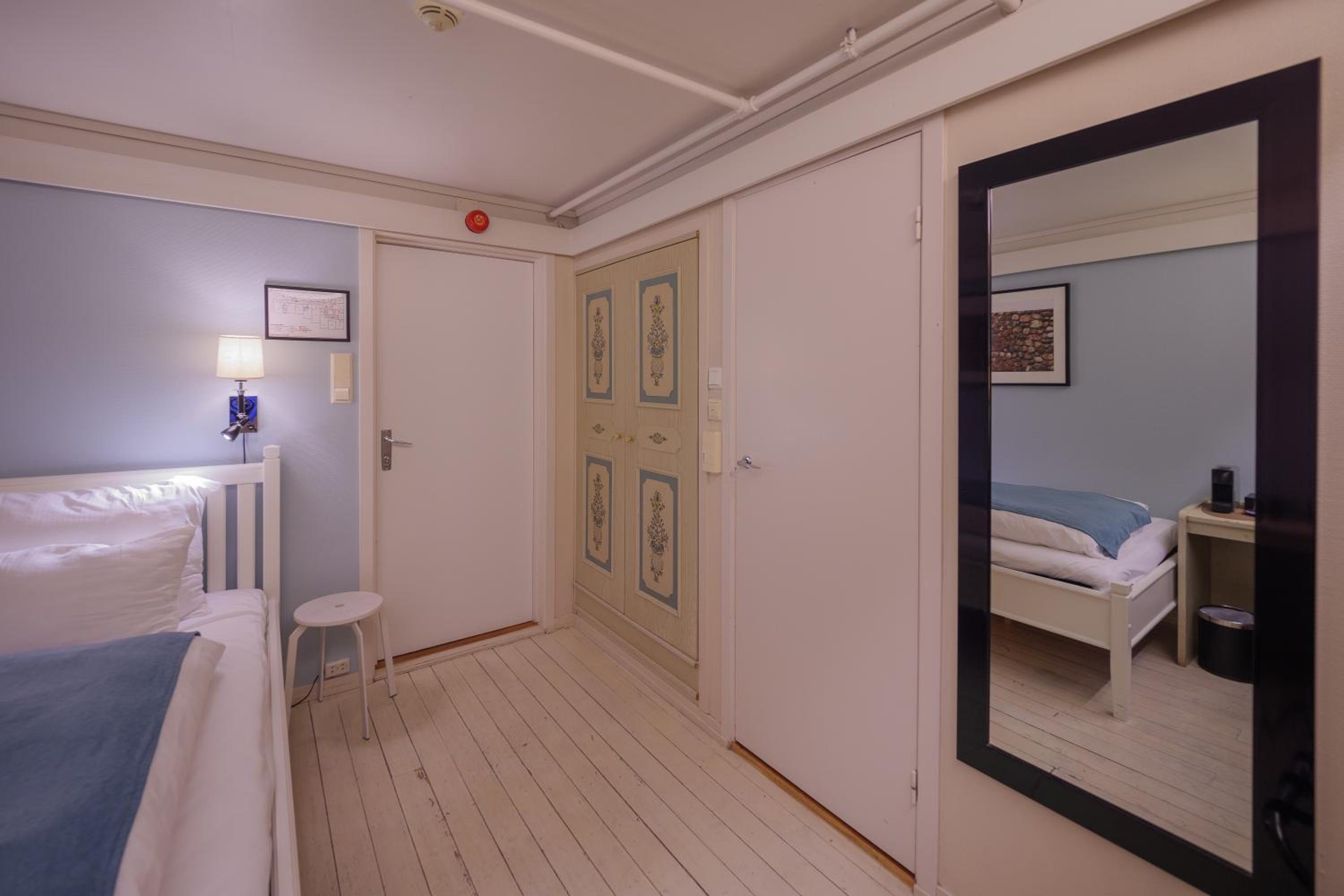 Single Room photo 3