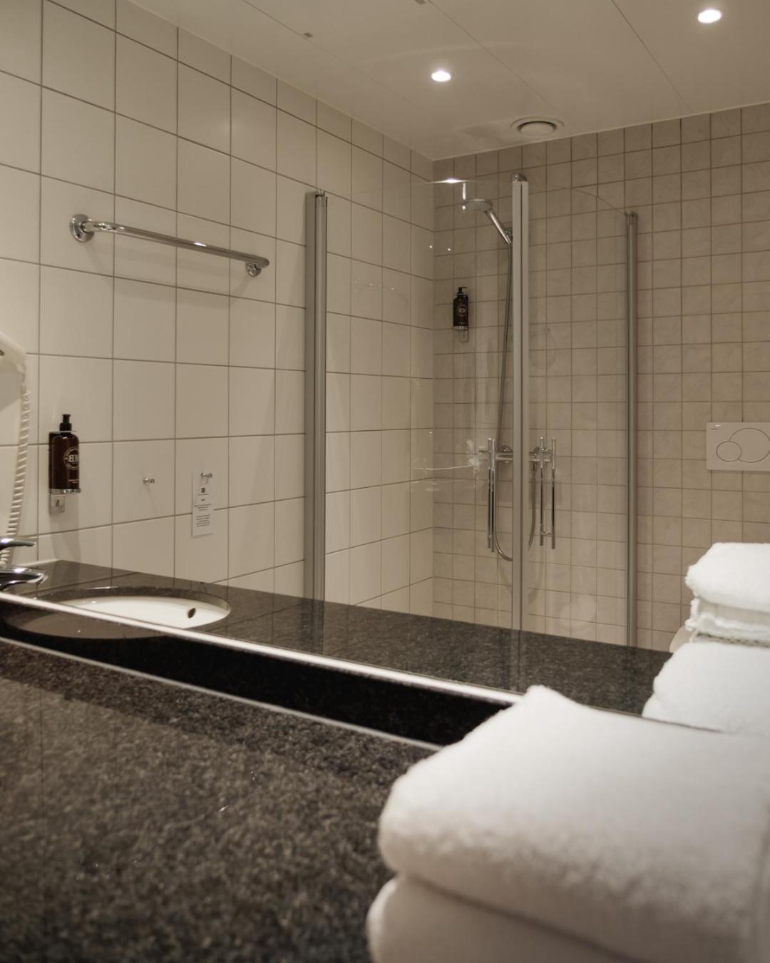 One-Bedroom Apartment - Photo 3