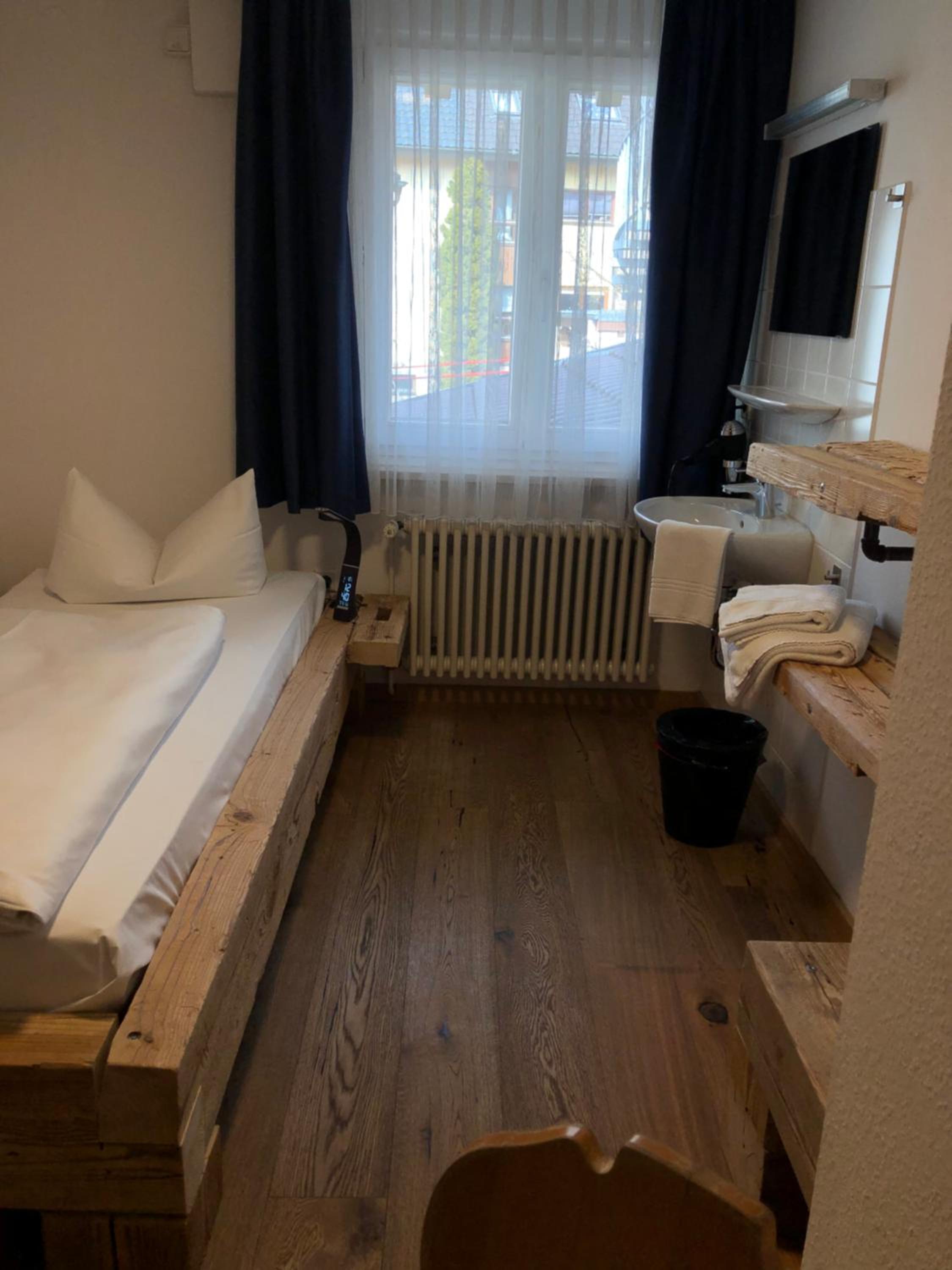 Single Room with Shared Bathroom photo 2