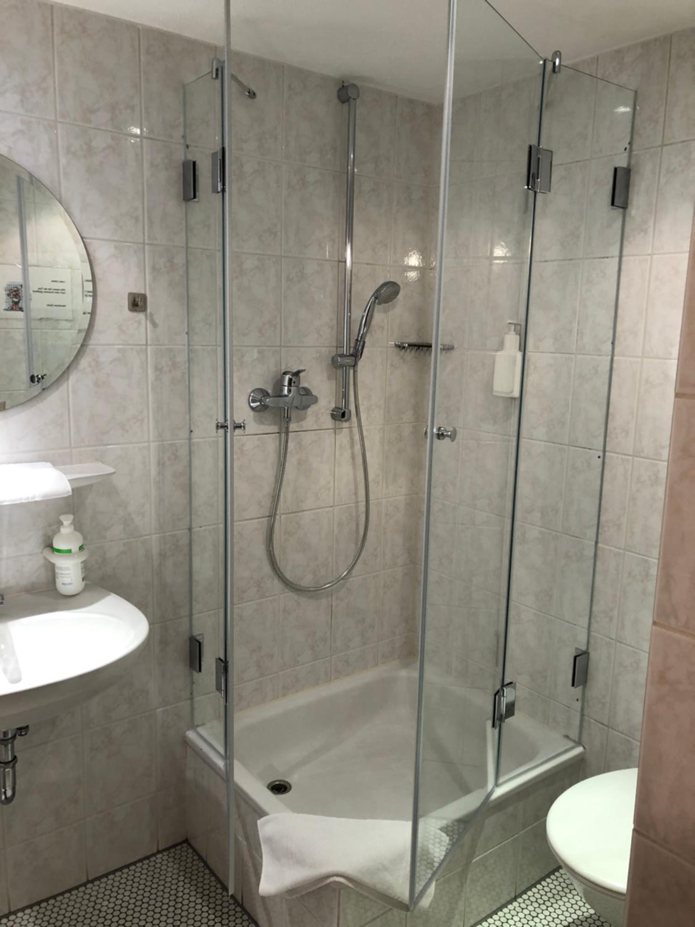 Single Room with Shared Bathroom photo 3