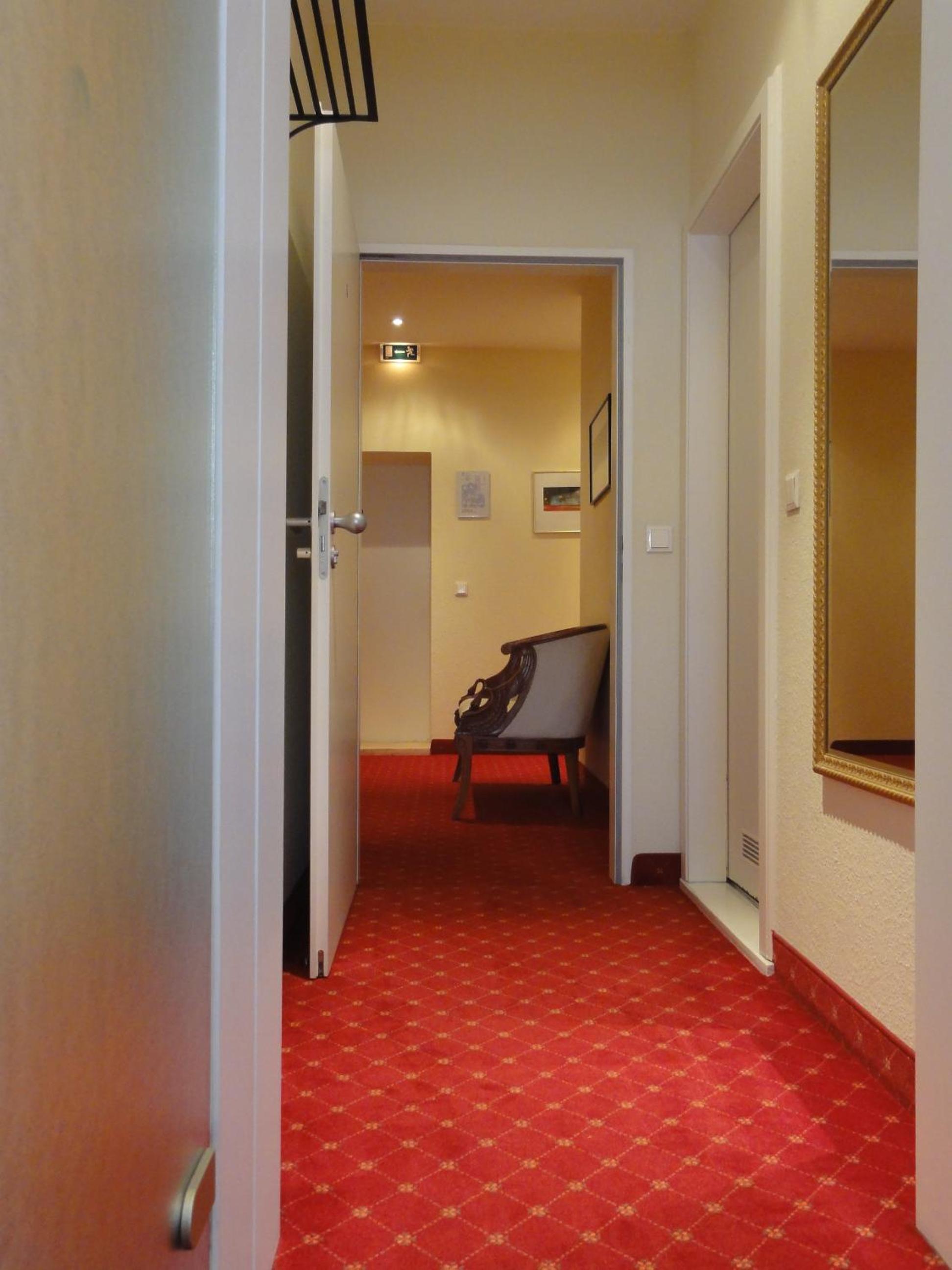 Double Room - Photo 5