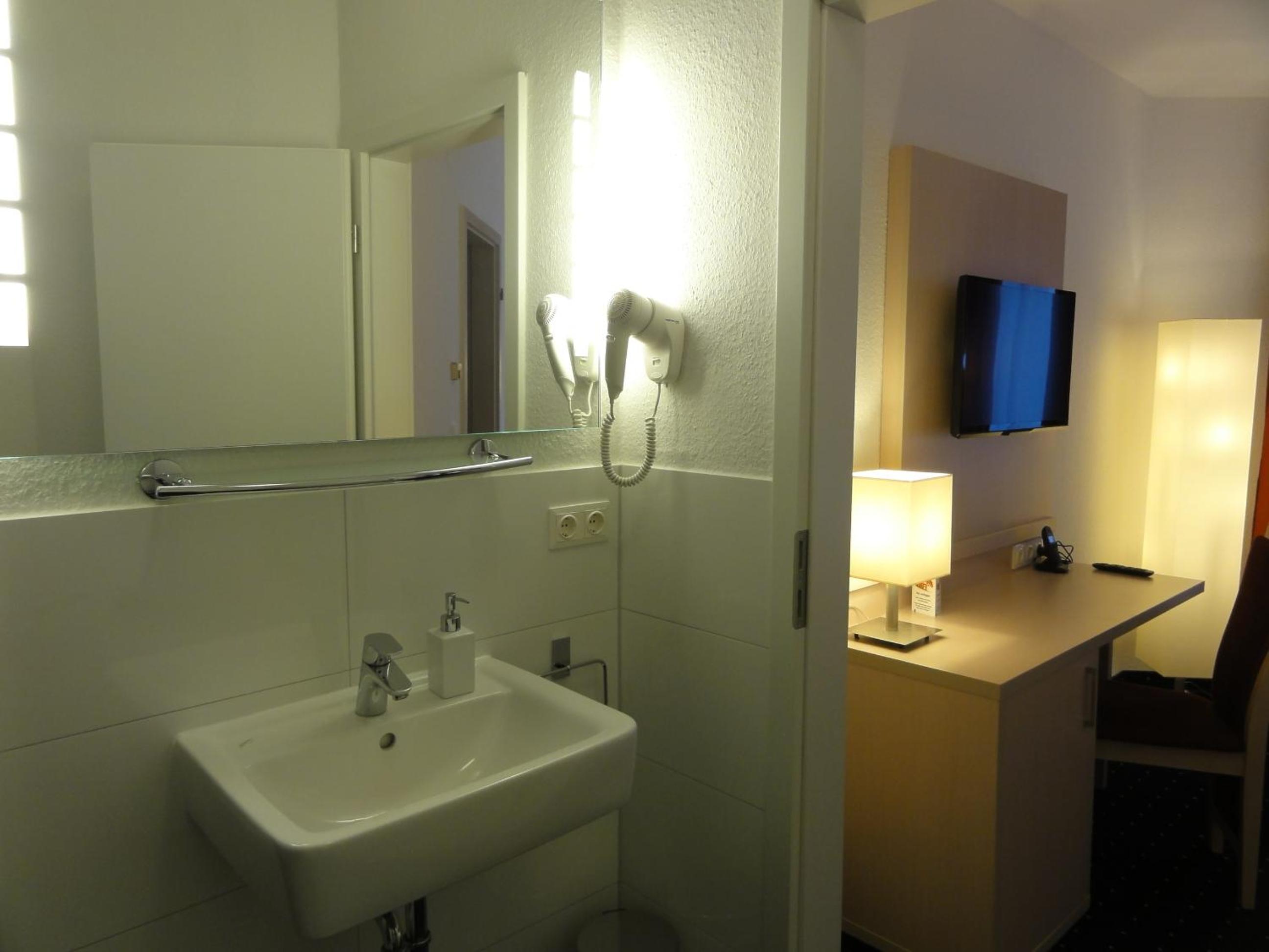 Single Room photo 3