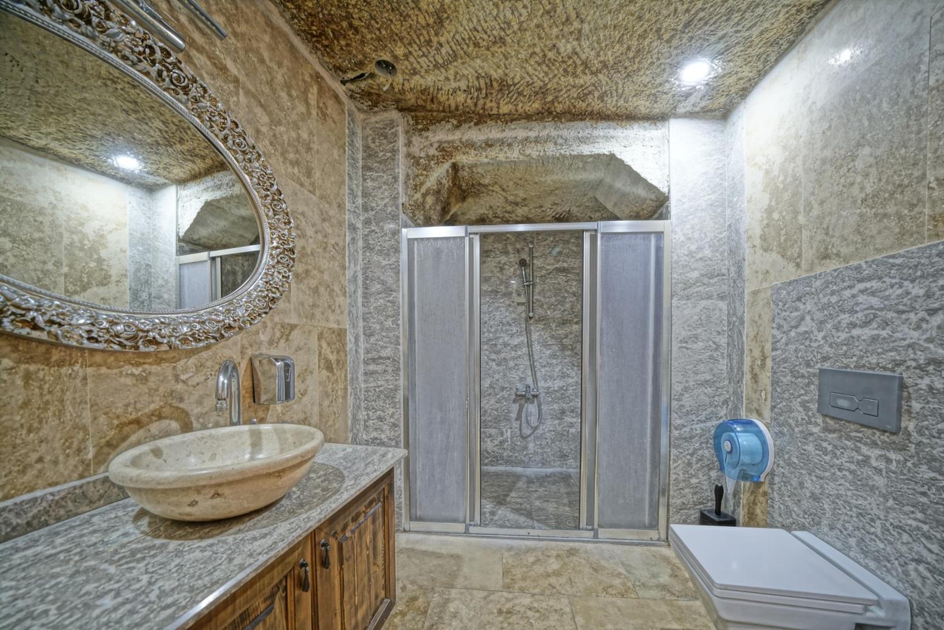 Deluxe Cave Room - Photo 30