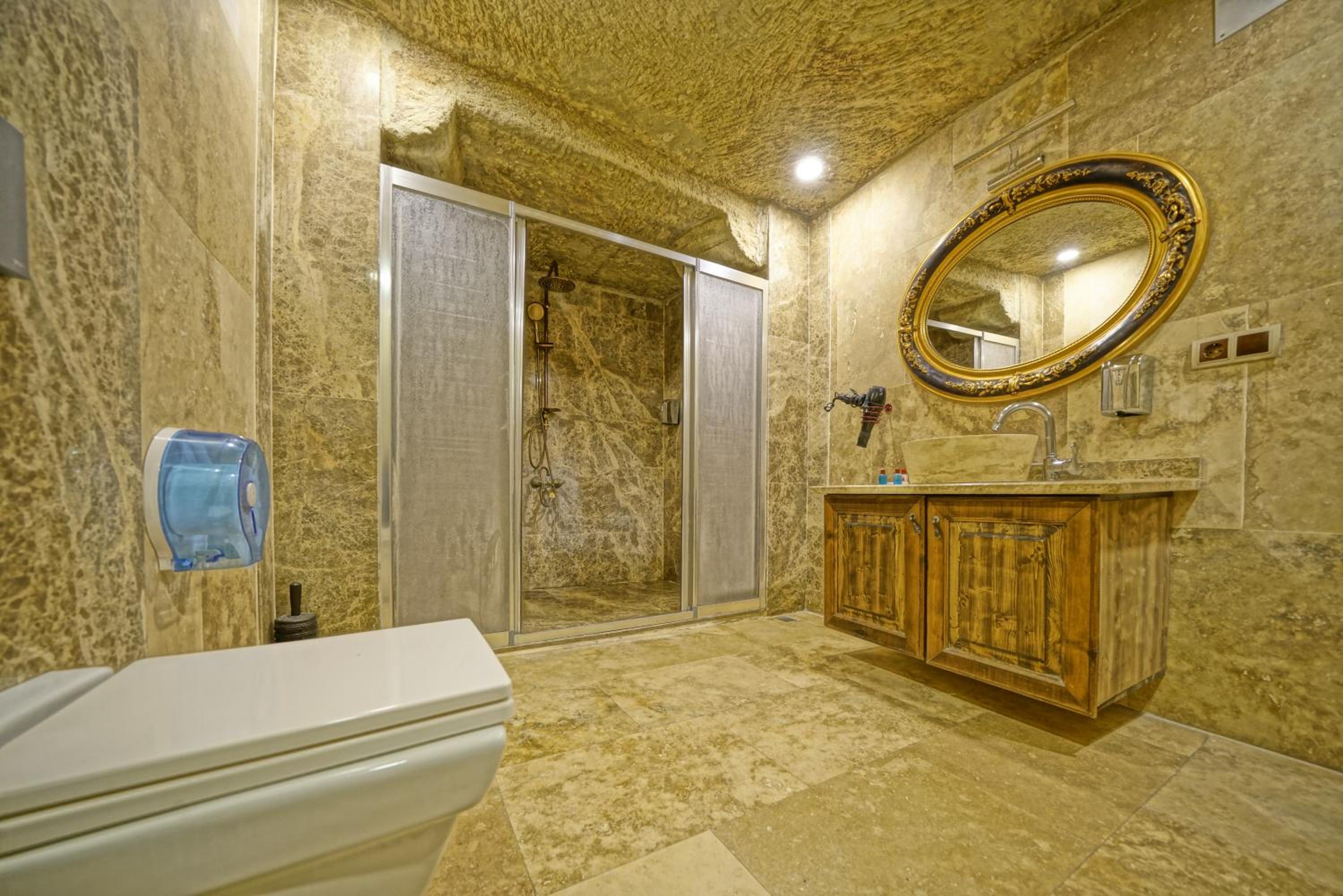 Deluxe Cave Room - Photo 24