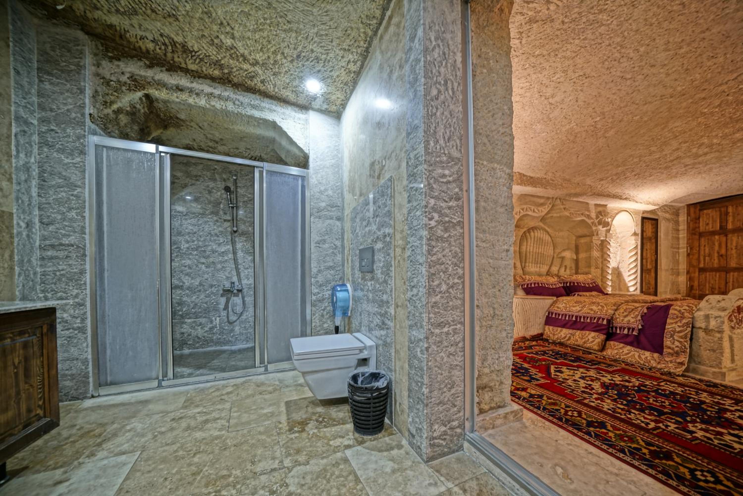 Deluxe Cave Room - Photo 26