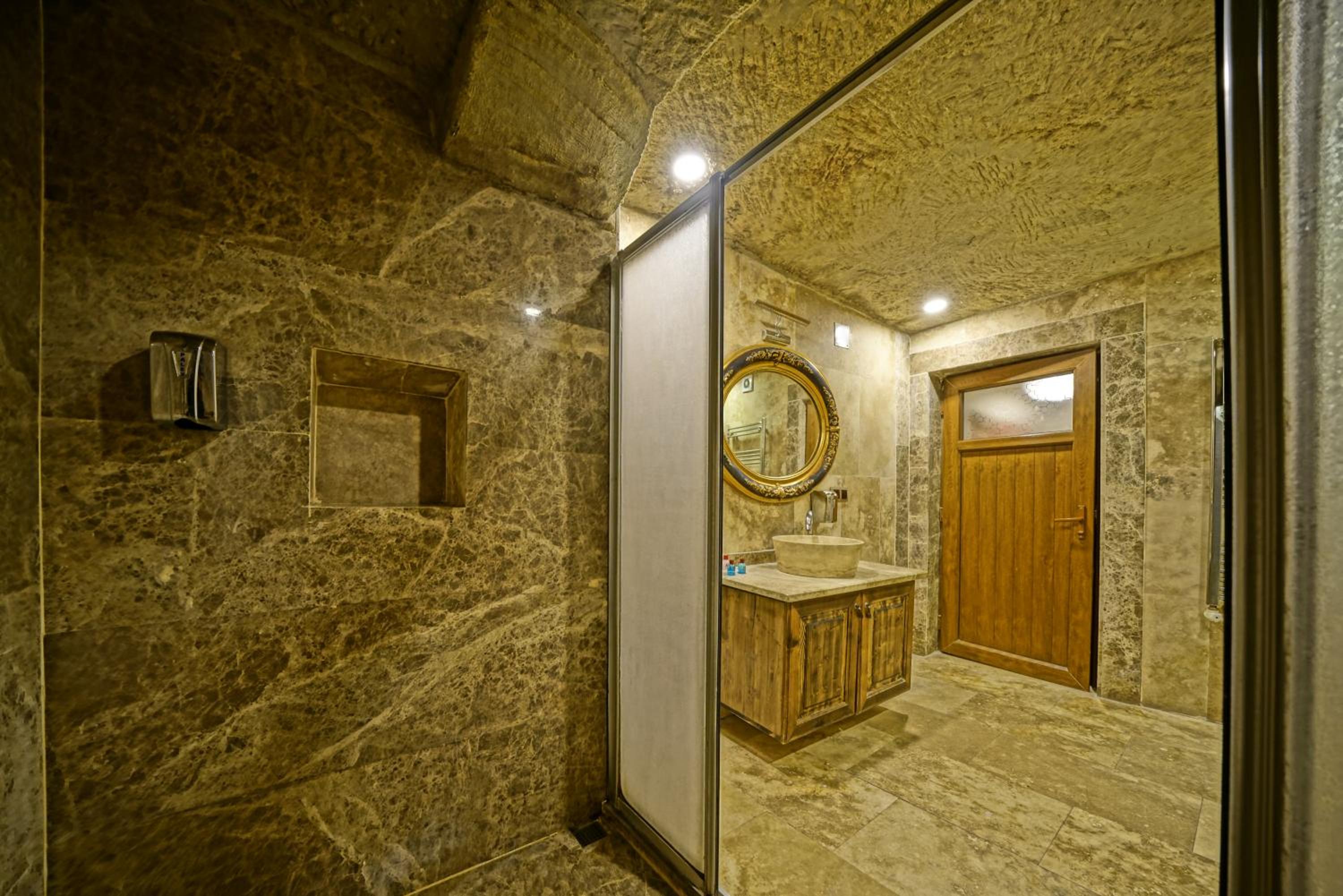 Deluxe Cave Room - Photo 27