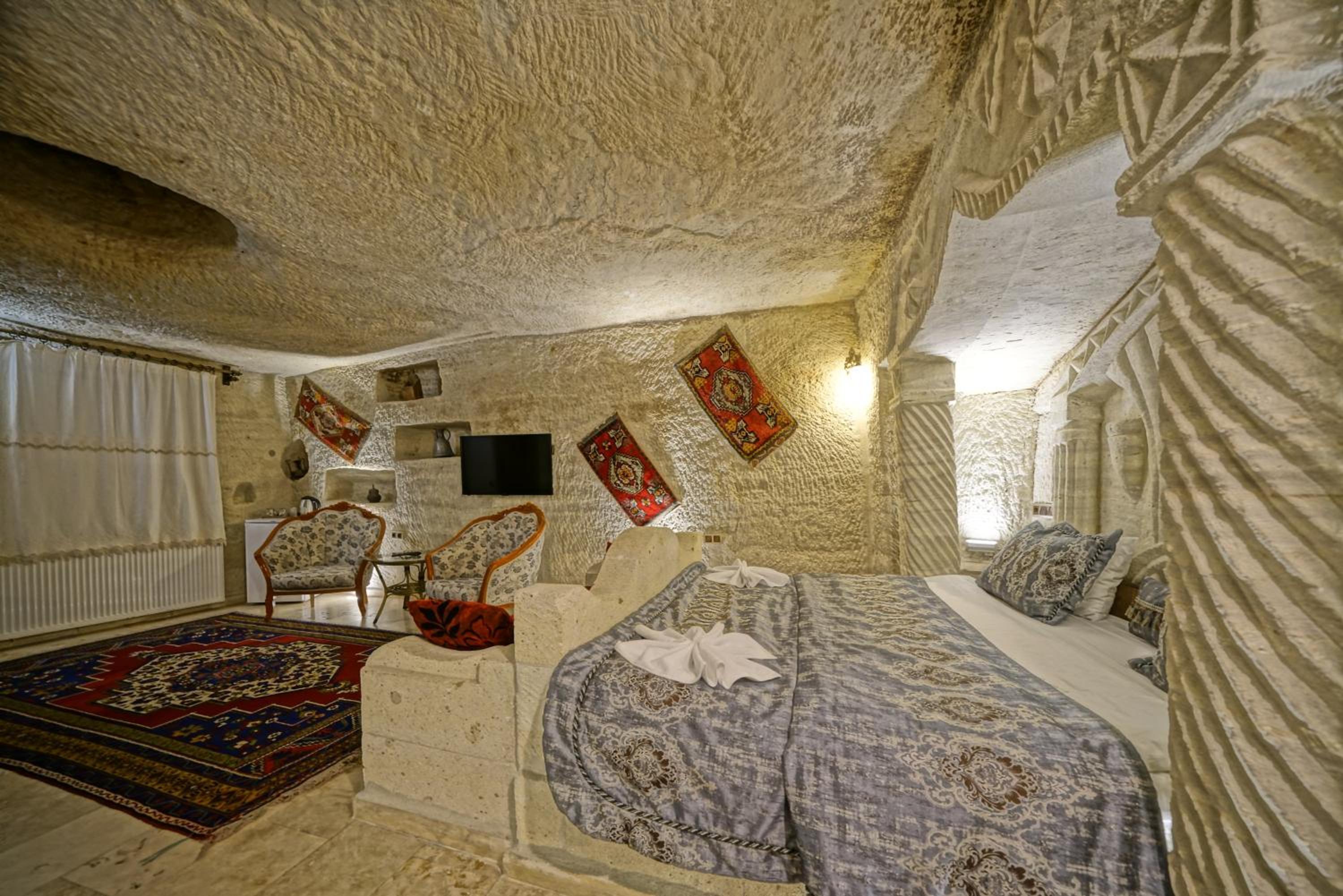 Deluxe Cave Room - Photo 23