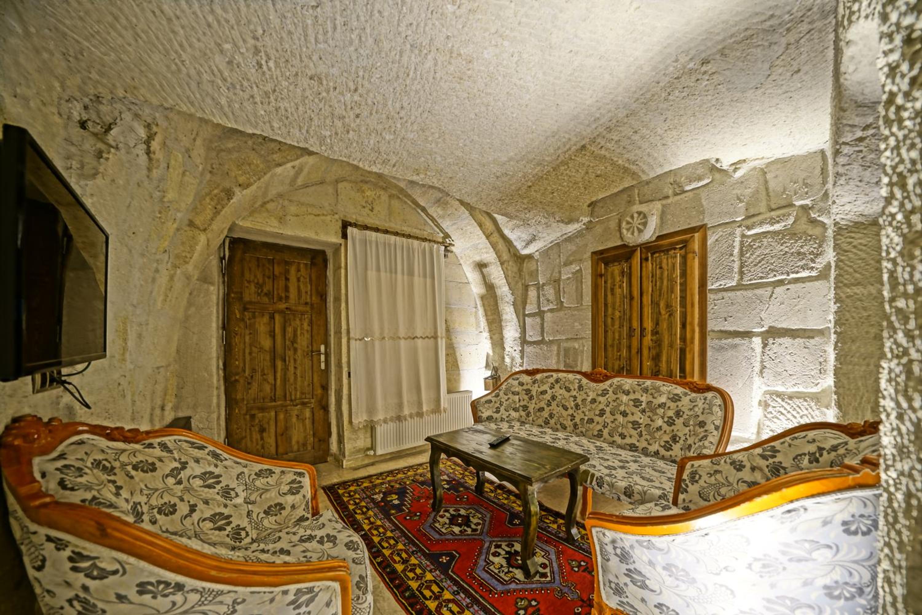 Deluxe Cave Room - Photo 21
