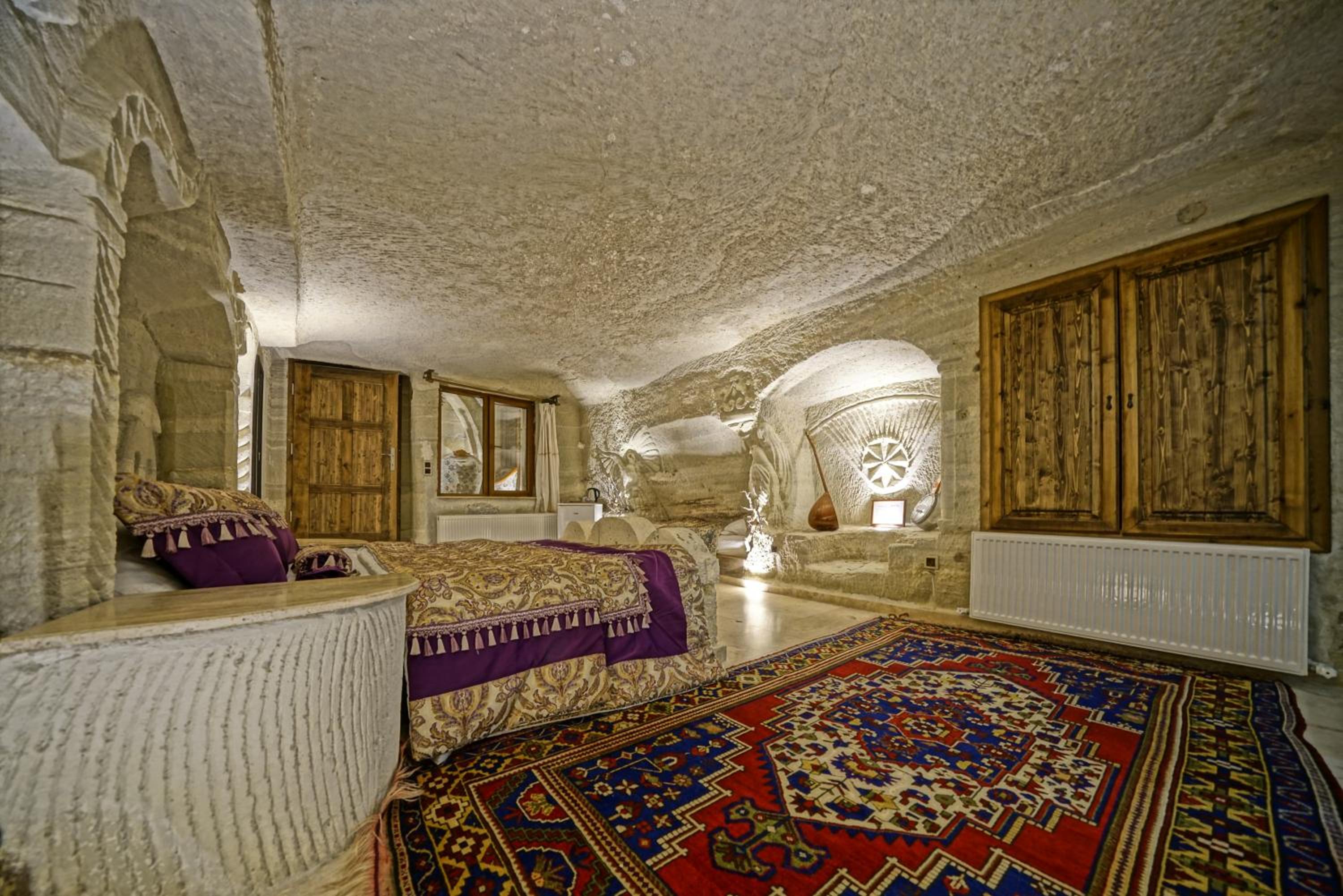 Deluxe Cave Room - Photo 22