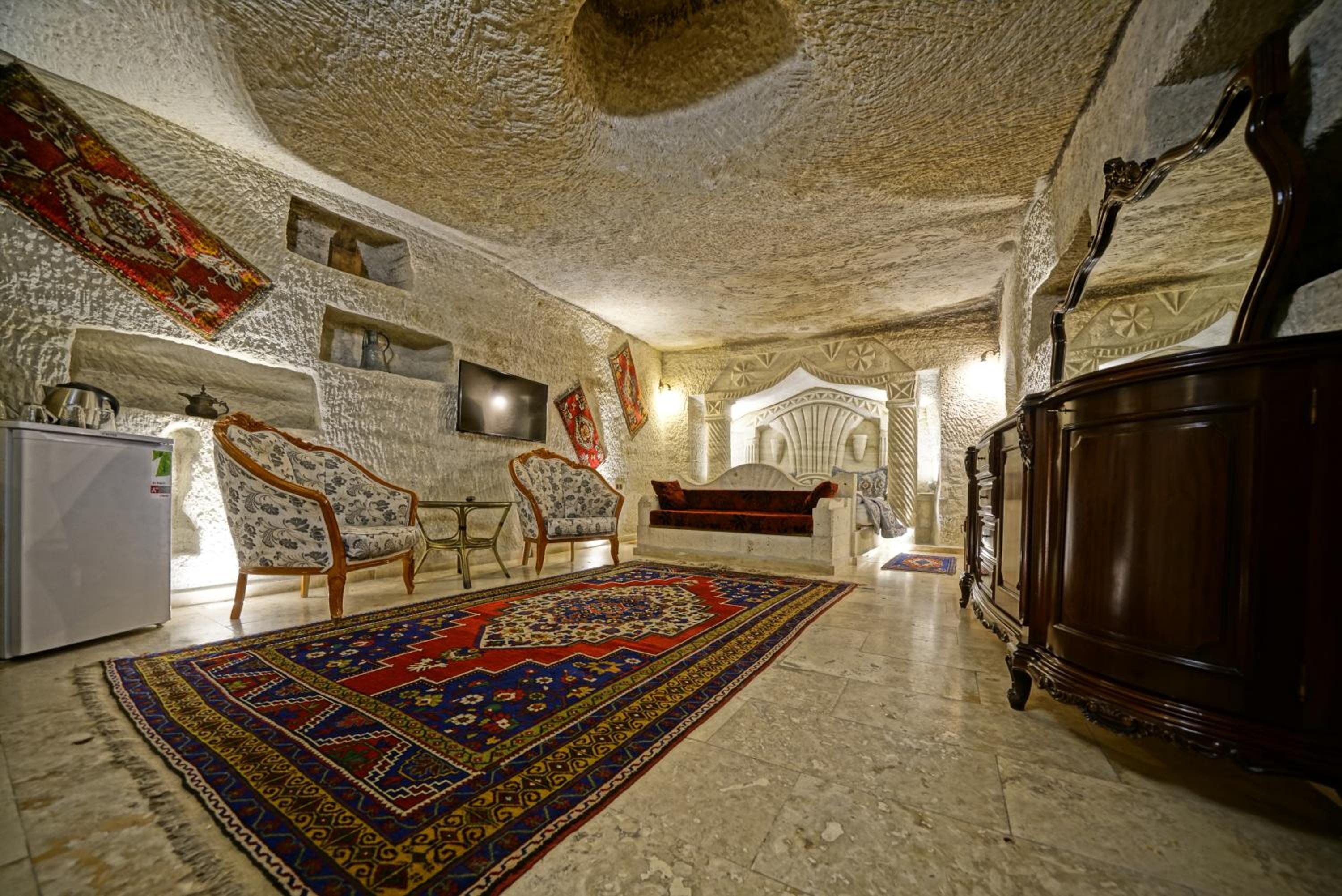 Deluxe Cave Room - Photo 17