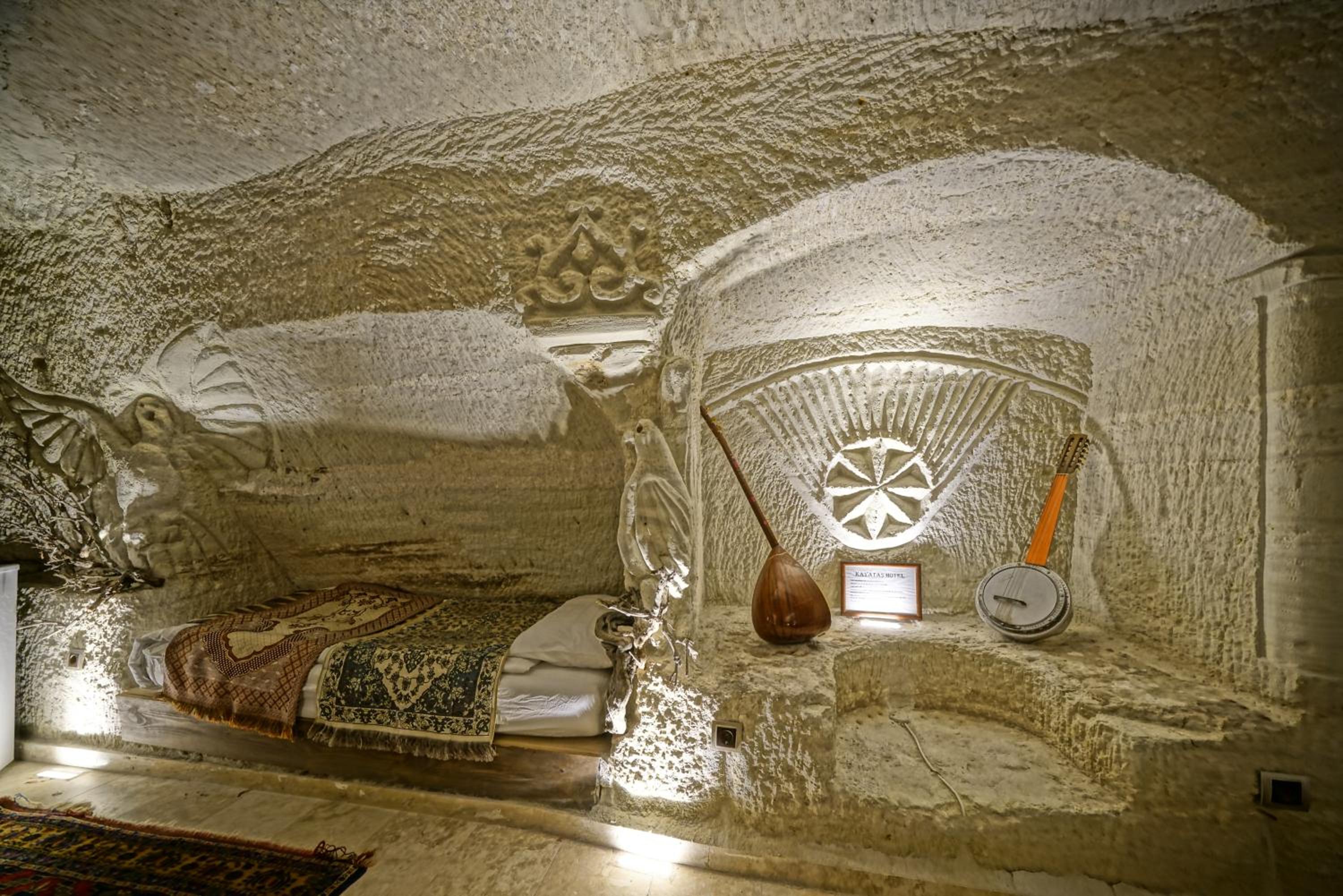 Deluxe Cave Room - Photo 15