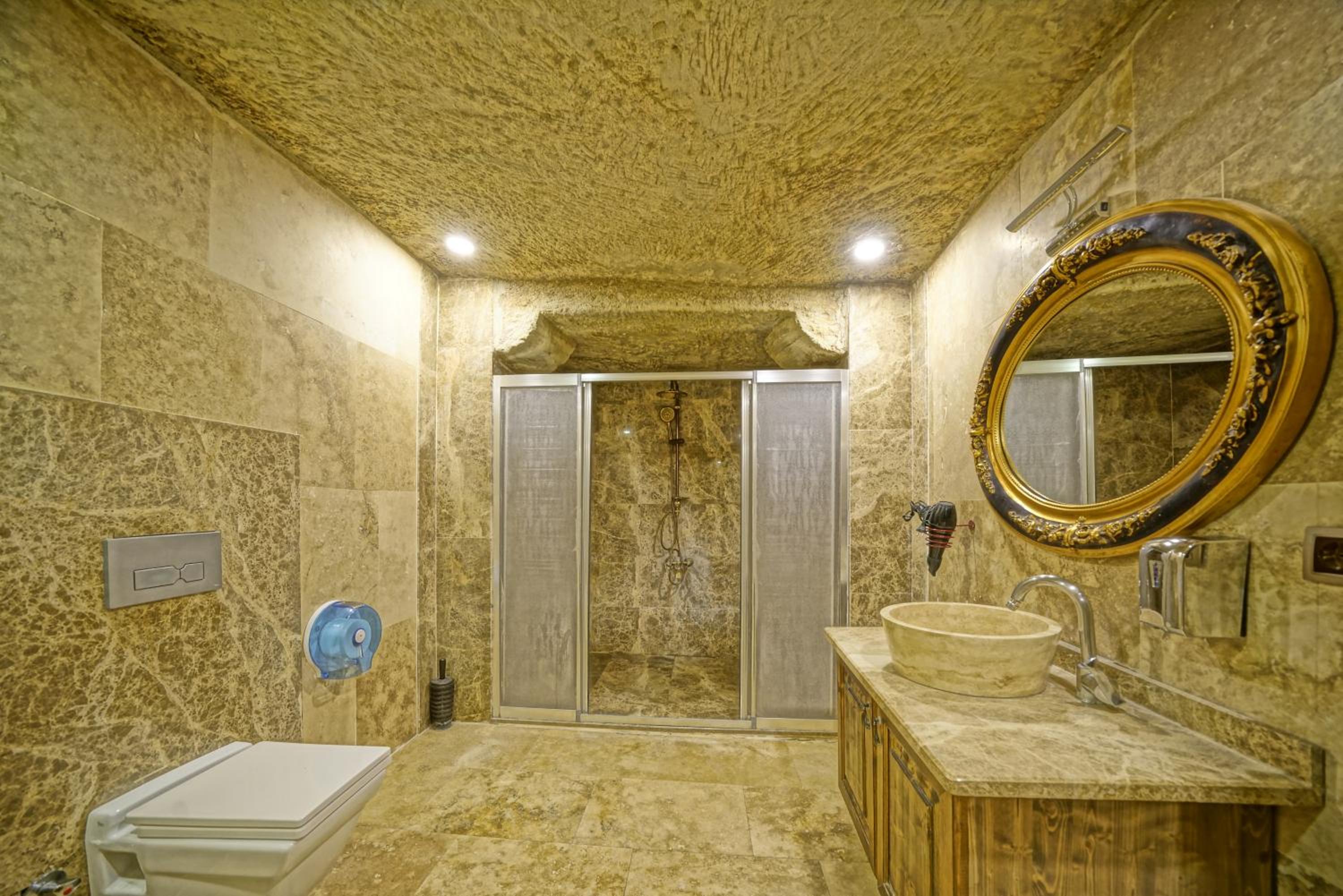 Deluxe Cave Room - Photo 16