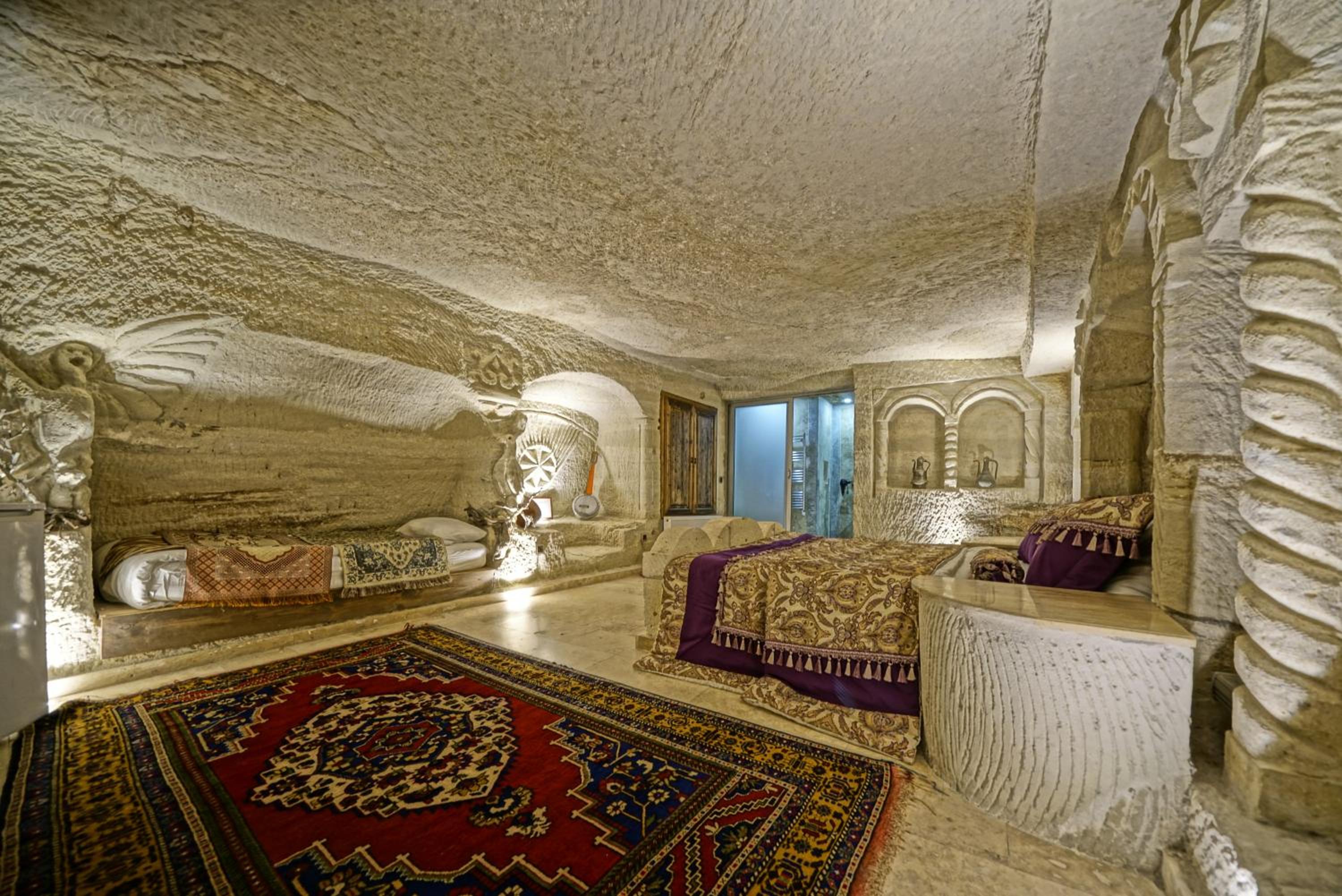 Deluxe Cave Room - Photo 12