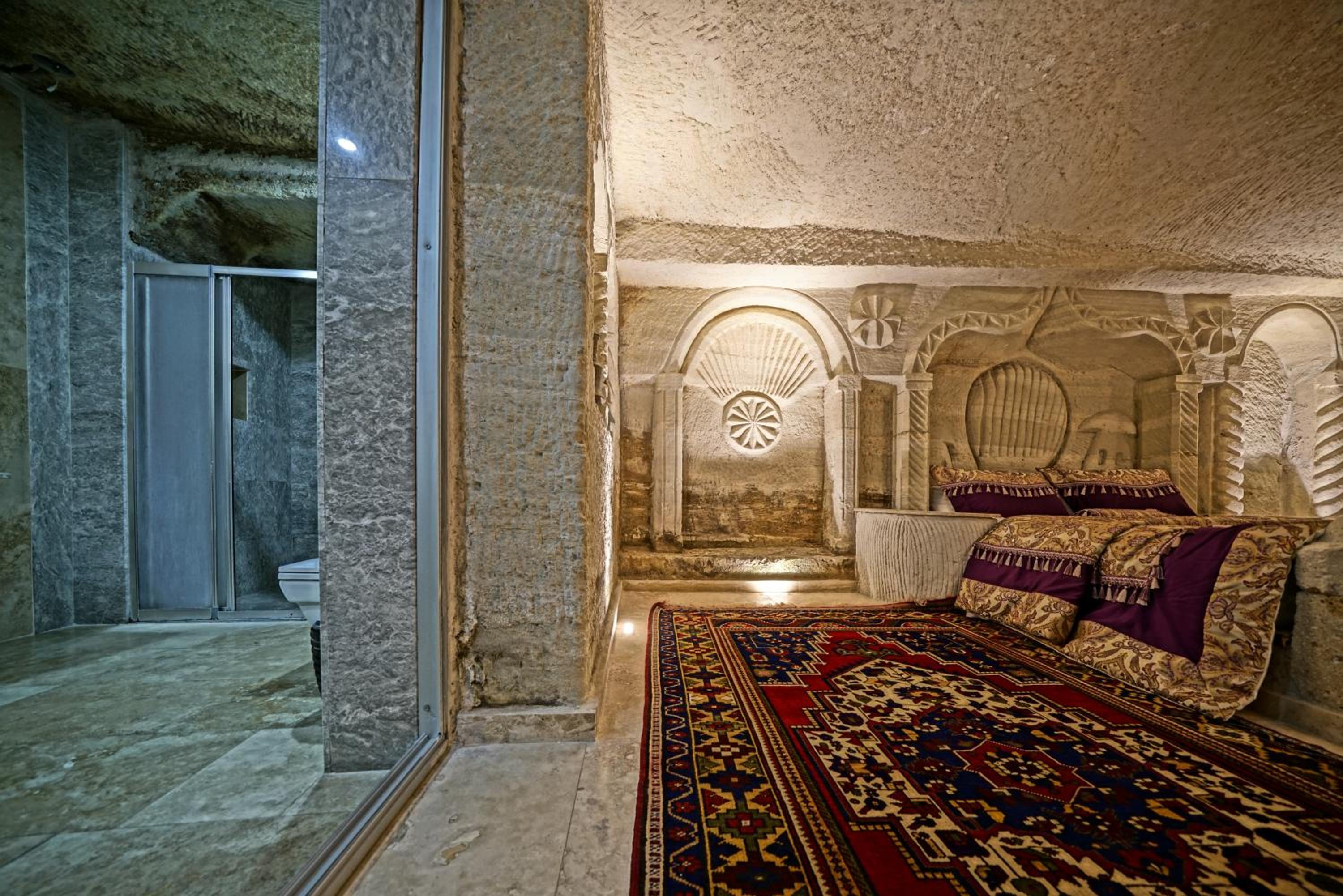 Deluxe Cave Room - Photo 10